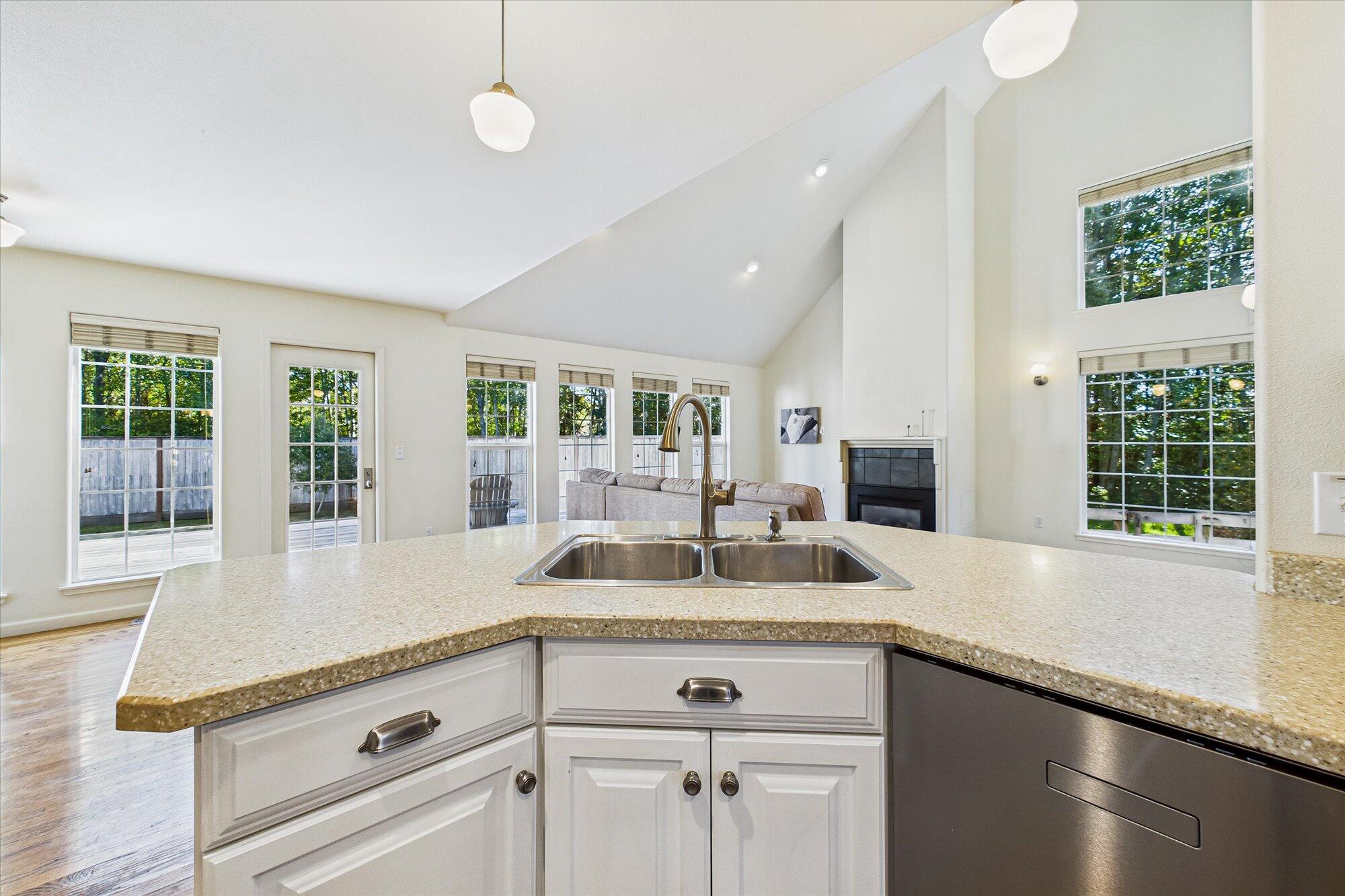 2700 Meadow Creek Way