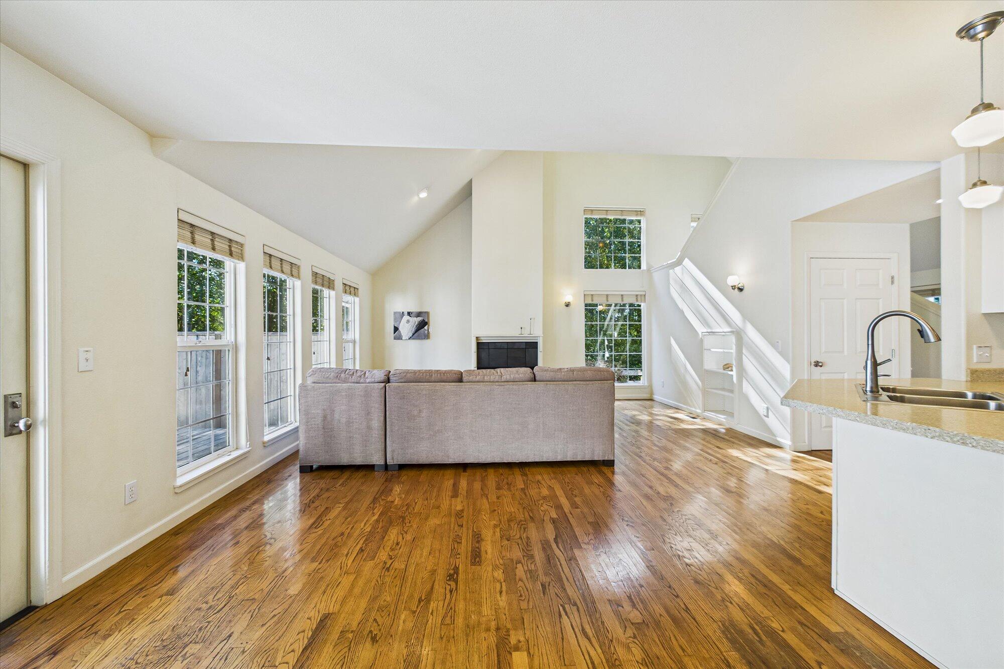 2700 Meadow Creek Way