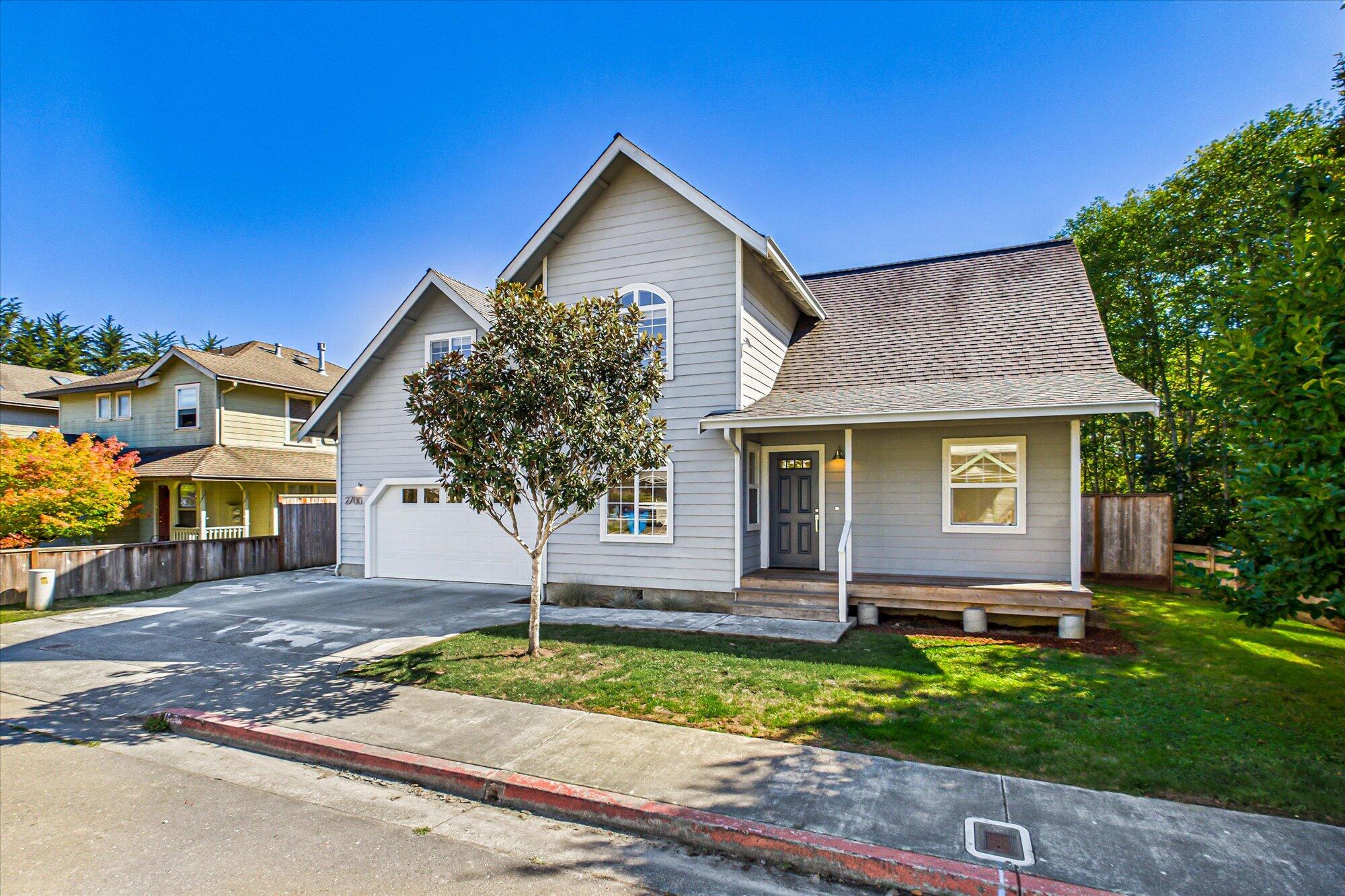 2700 Meadow Creek Way