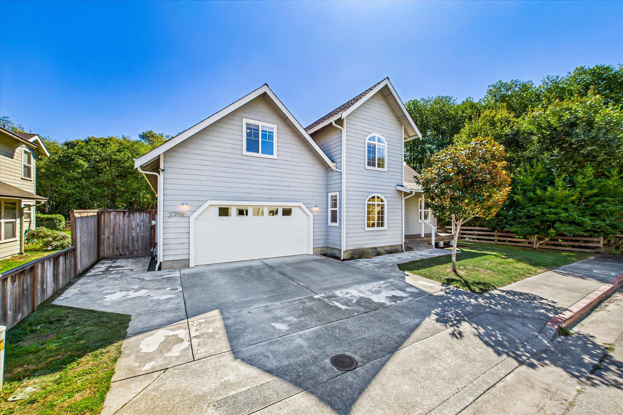 2700 Meadow Creek Way