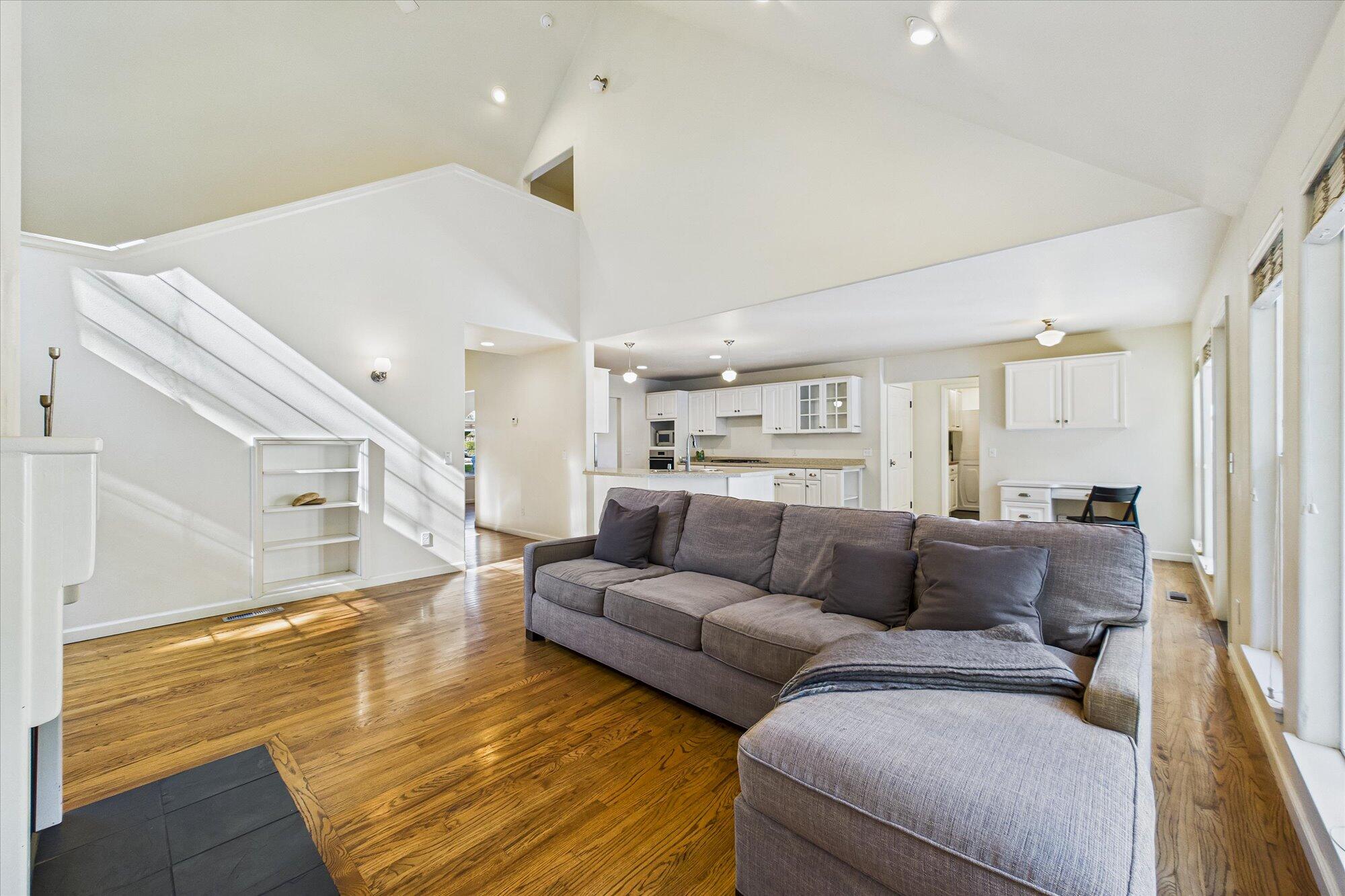 2700 Meadow Creek Way