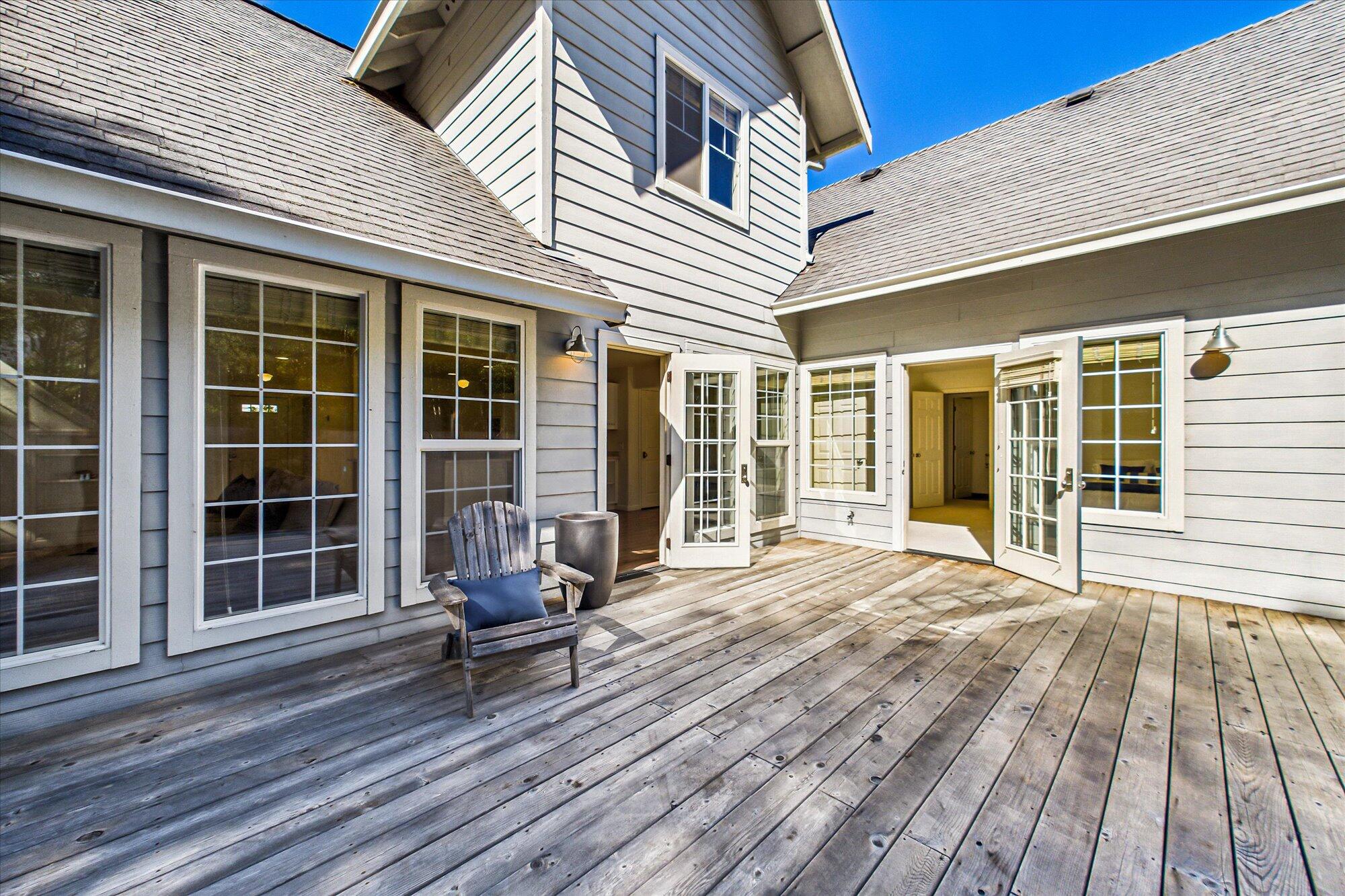 2700 Meadow Creek Way