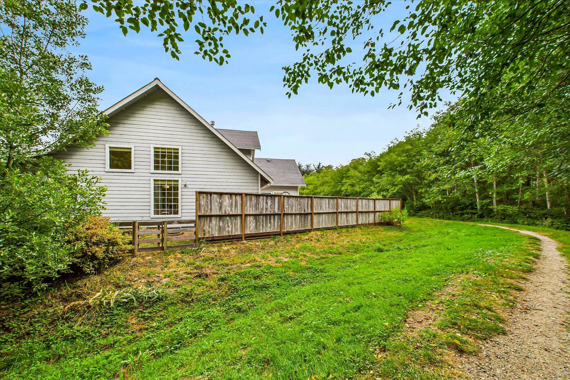 2700 Meadow Creek Way