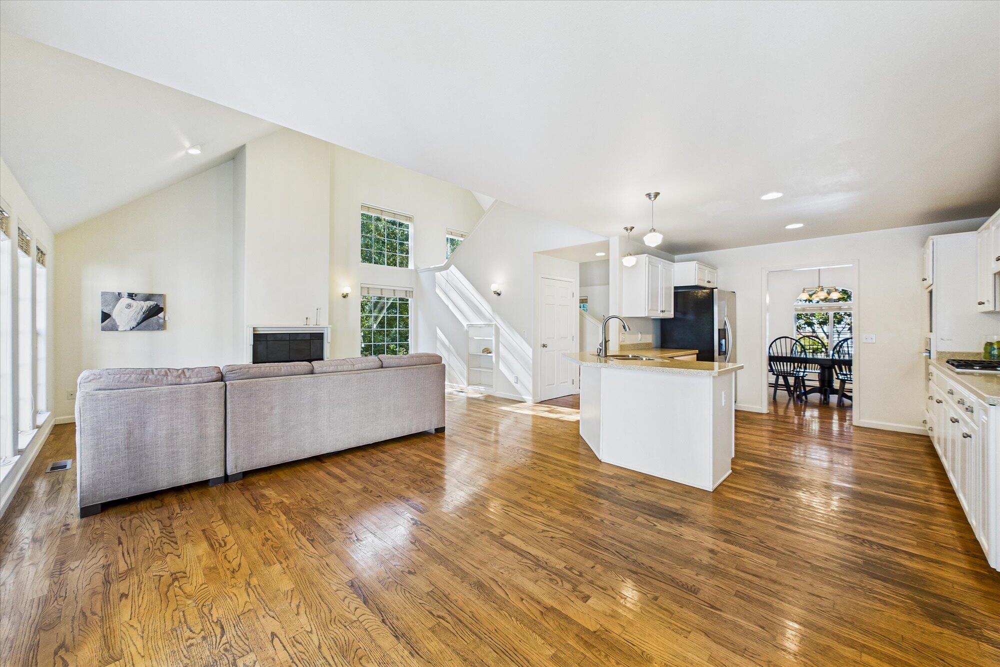 2700 Meadow Creek Way