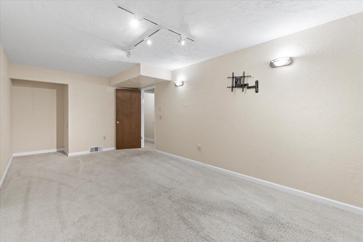 2485 Sonnenfelt Road