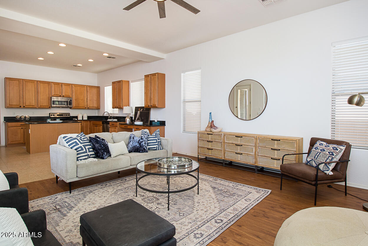 45290 W BUCKHORN Trail