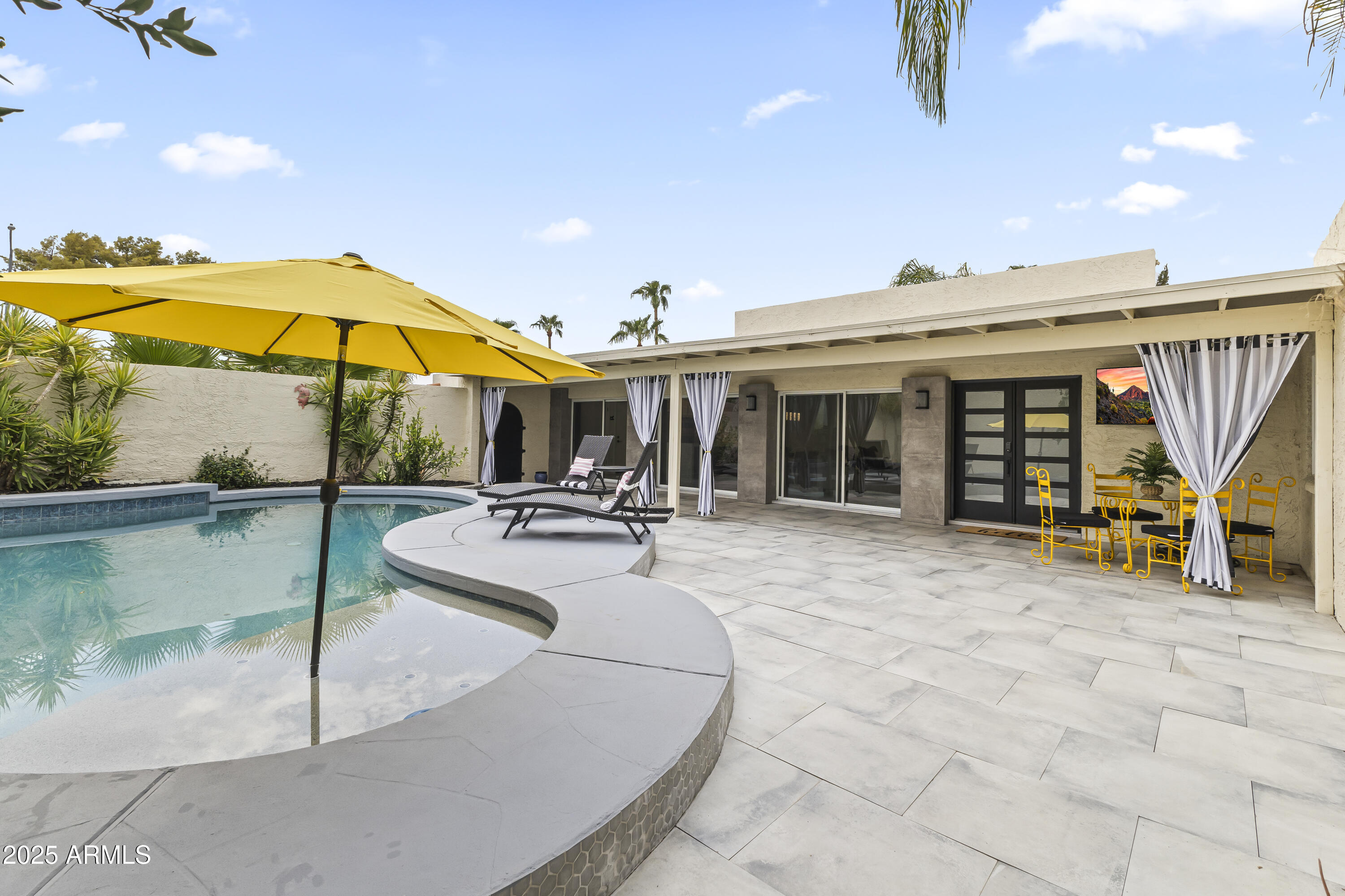 7258 E LOMA Lane