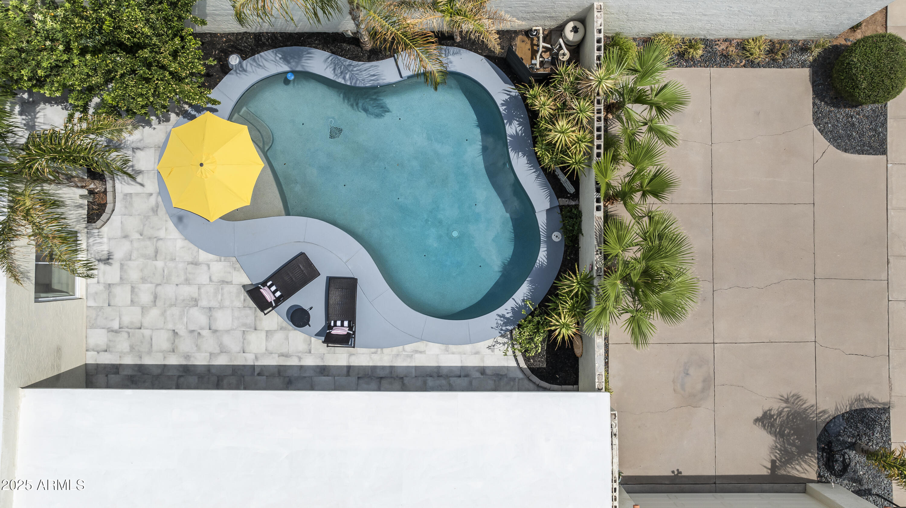 7258 E LOMA Lane