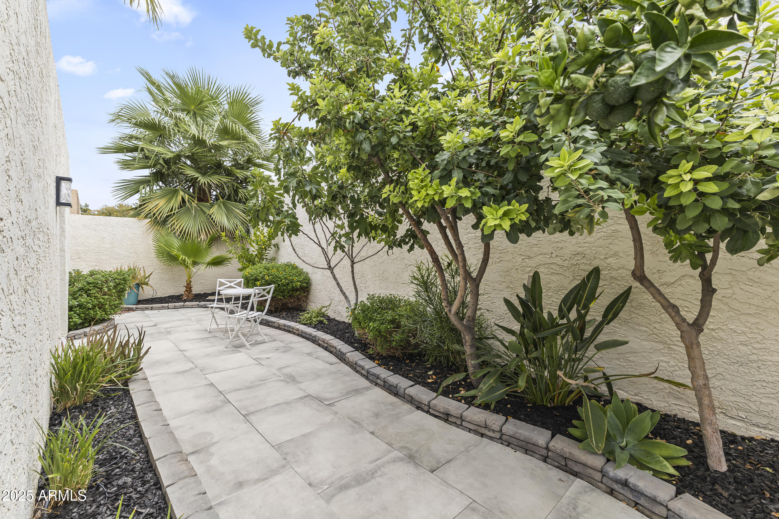 7258 E LOMA Lane