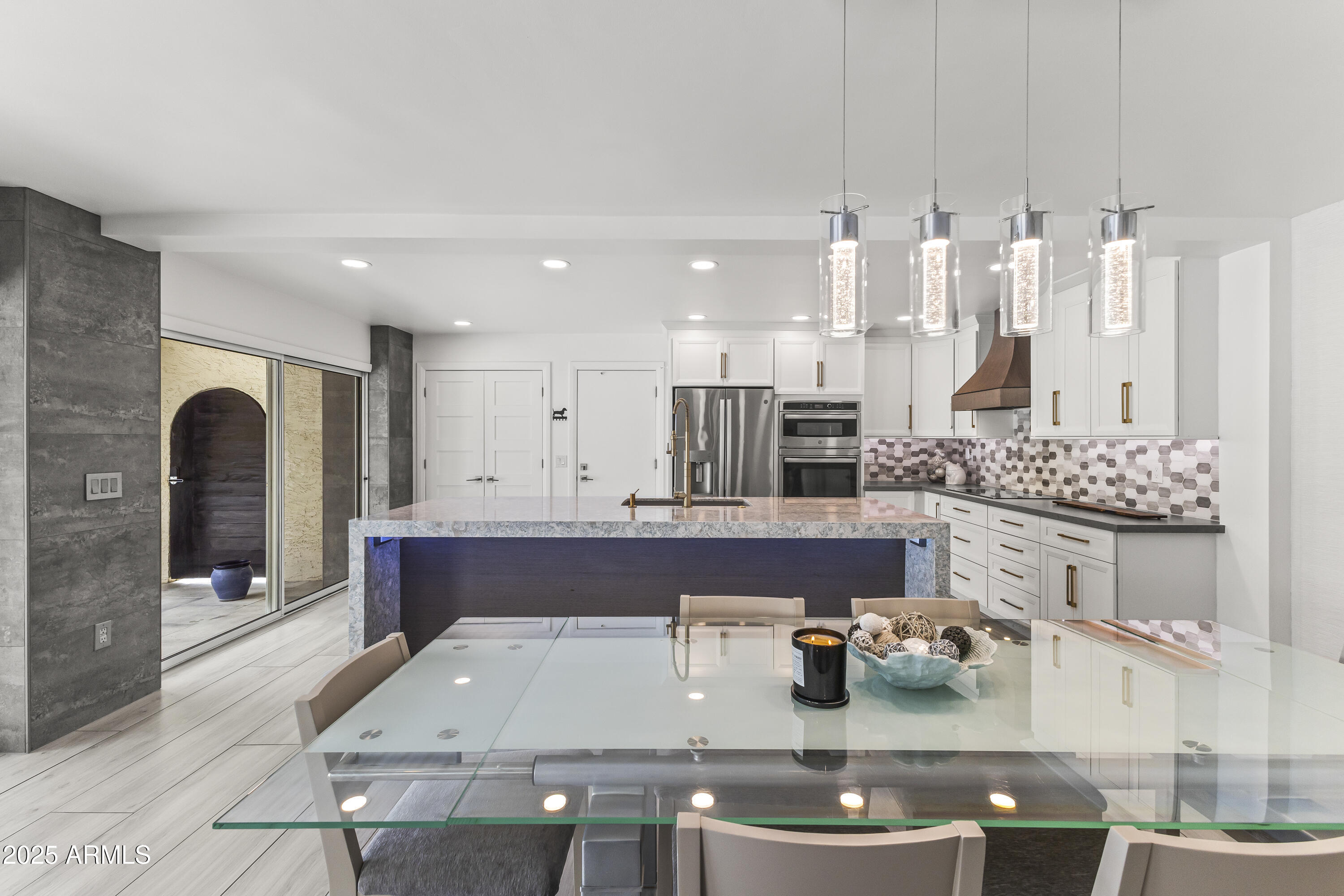 7258 E LOMA Lane