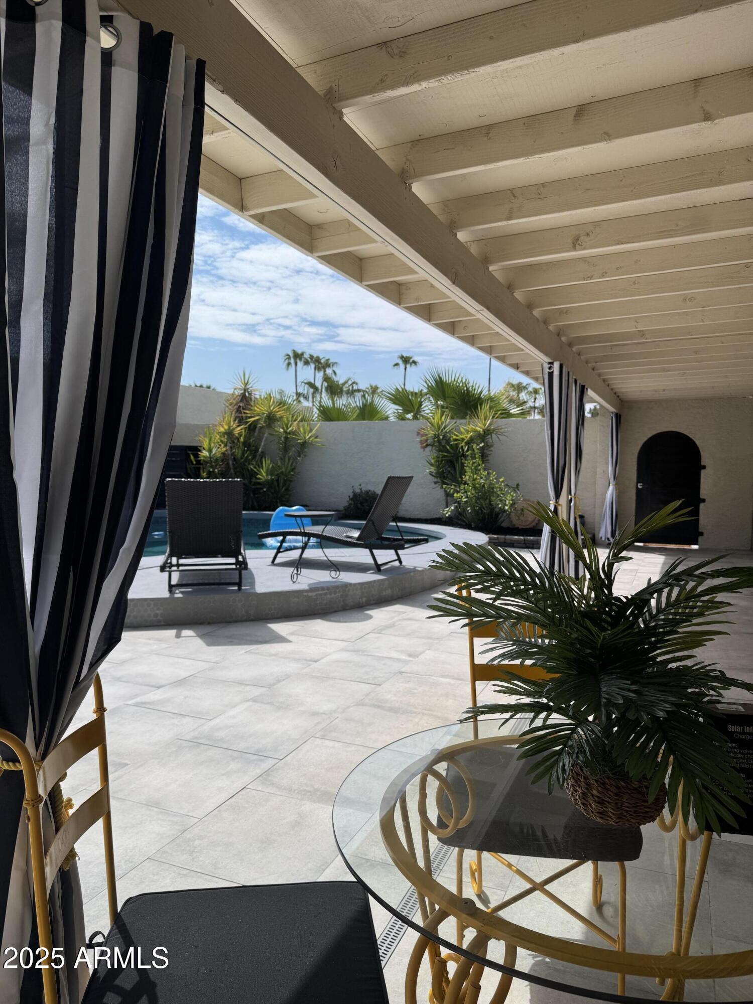7258 E LOMA Lane