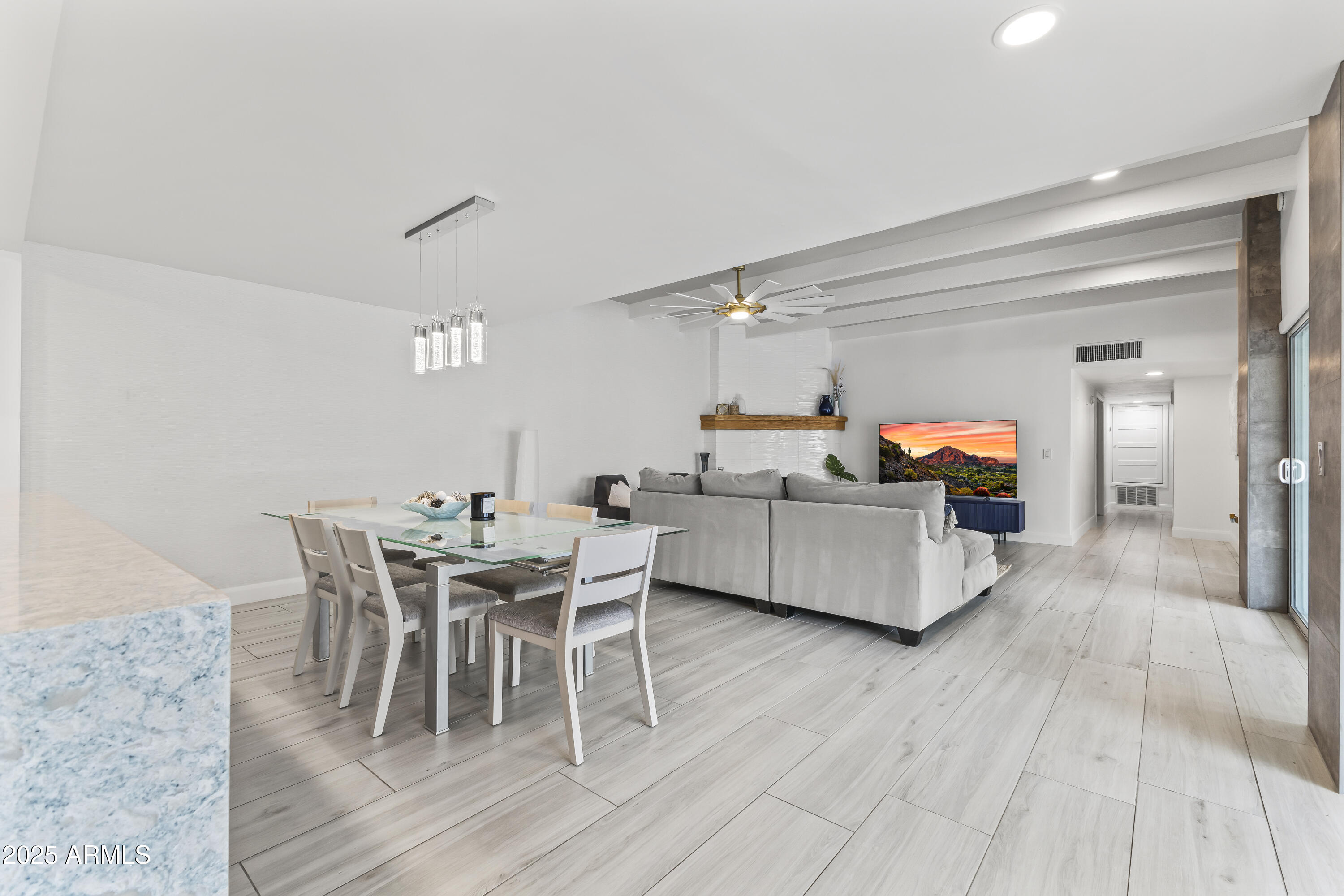 7258 E LOMA Lane
