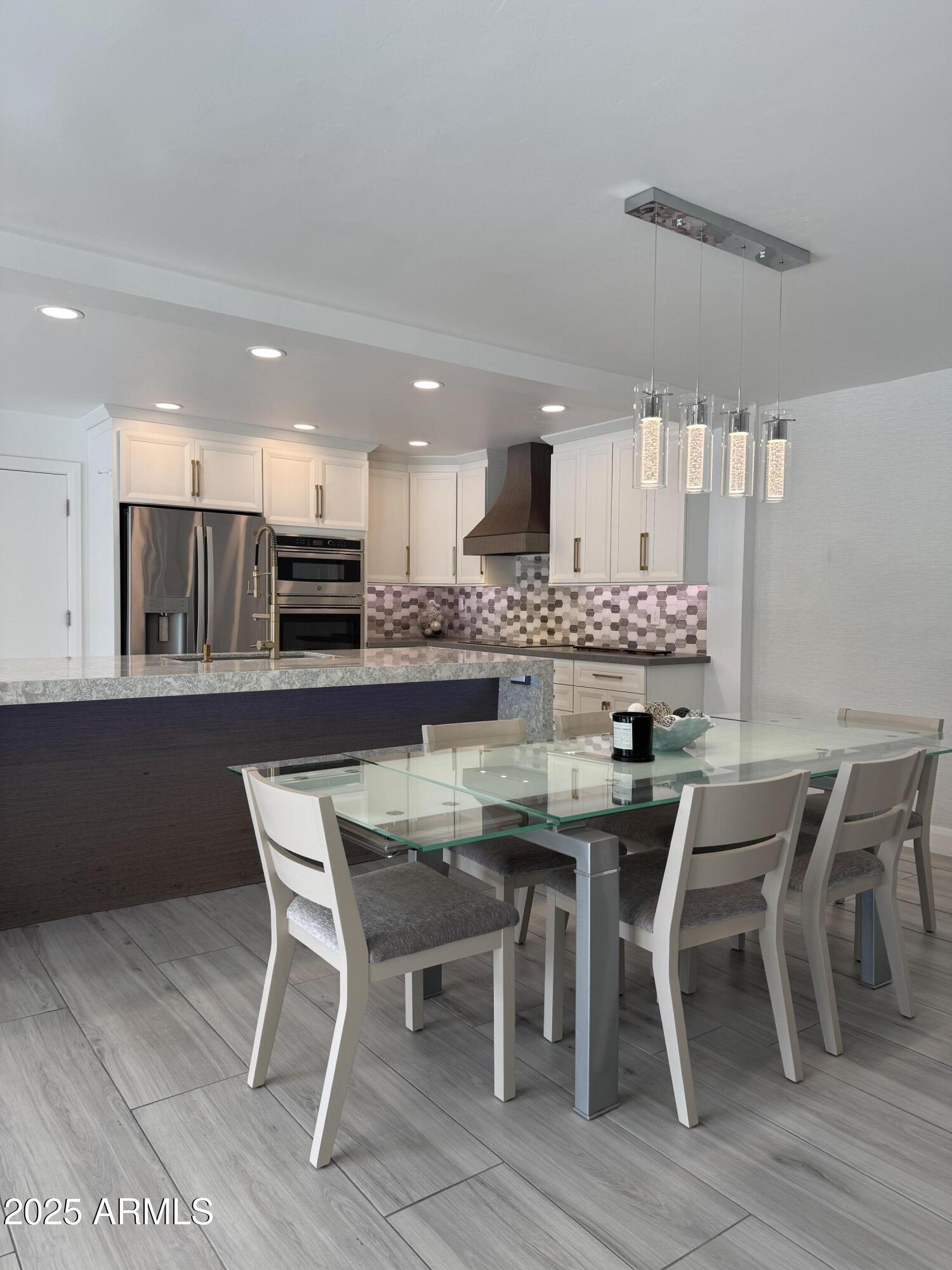 7258 E LOMA Lane
