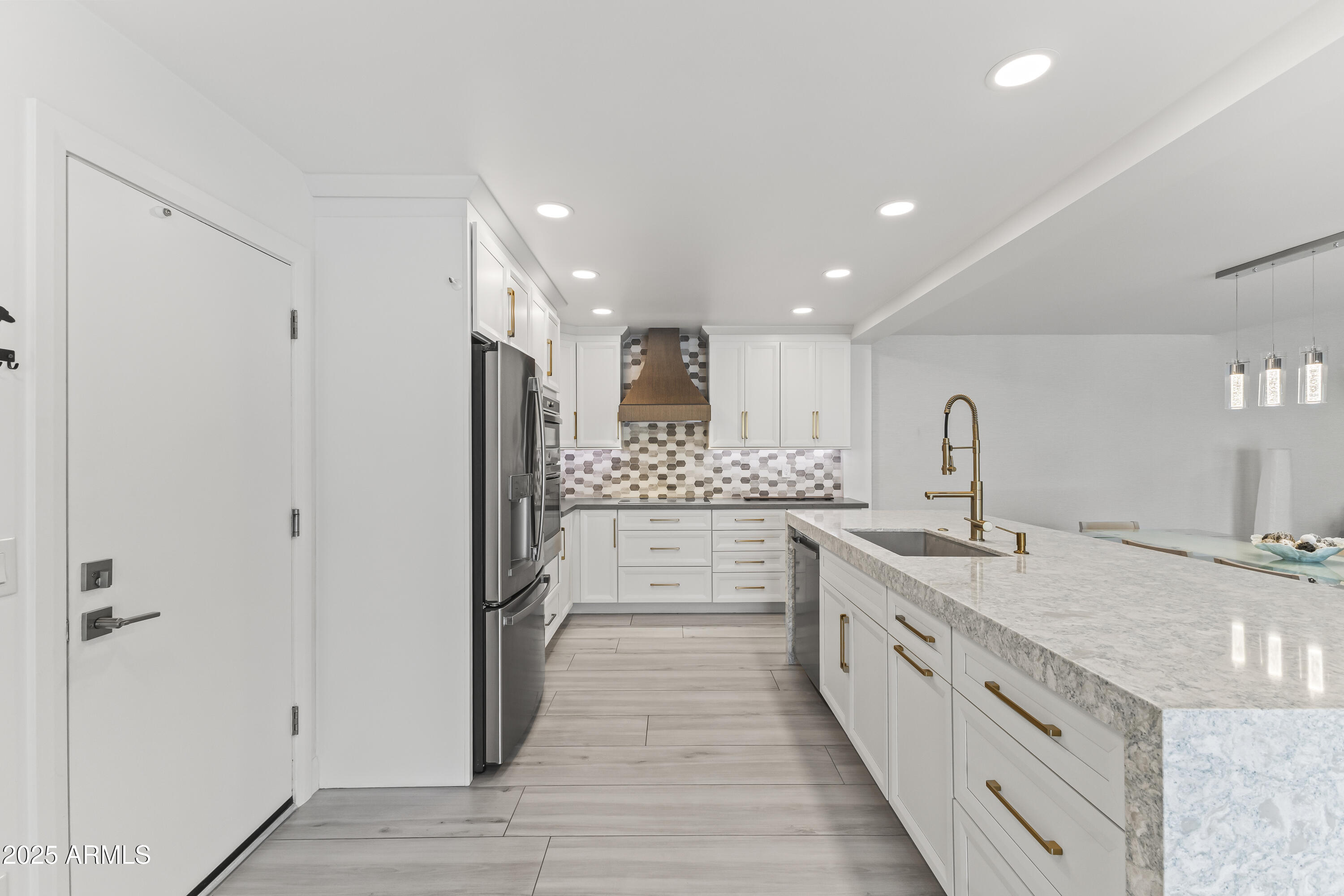 7258 E LOMA Lane