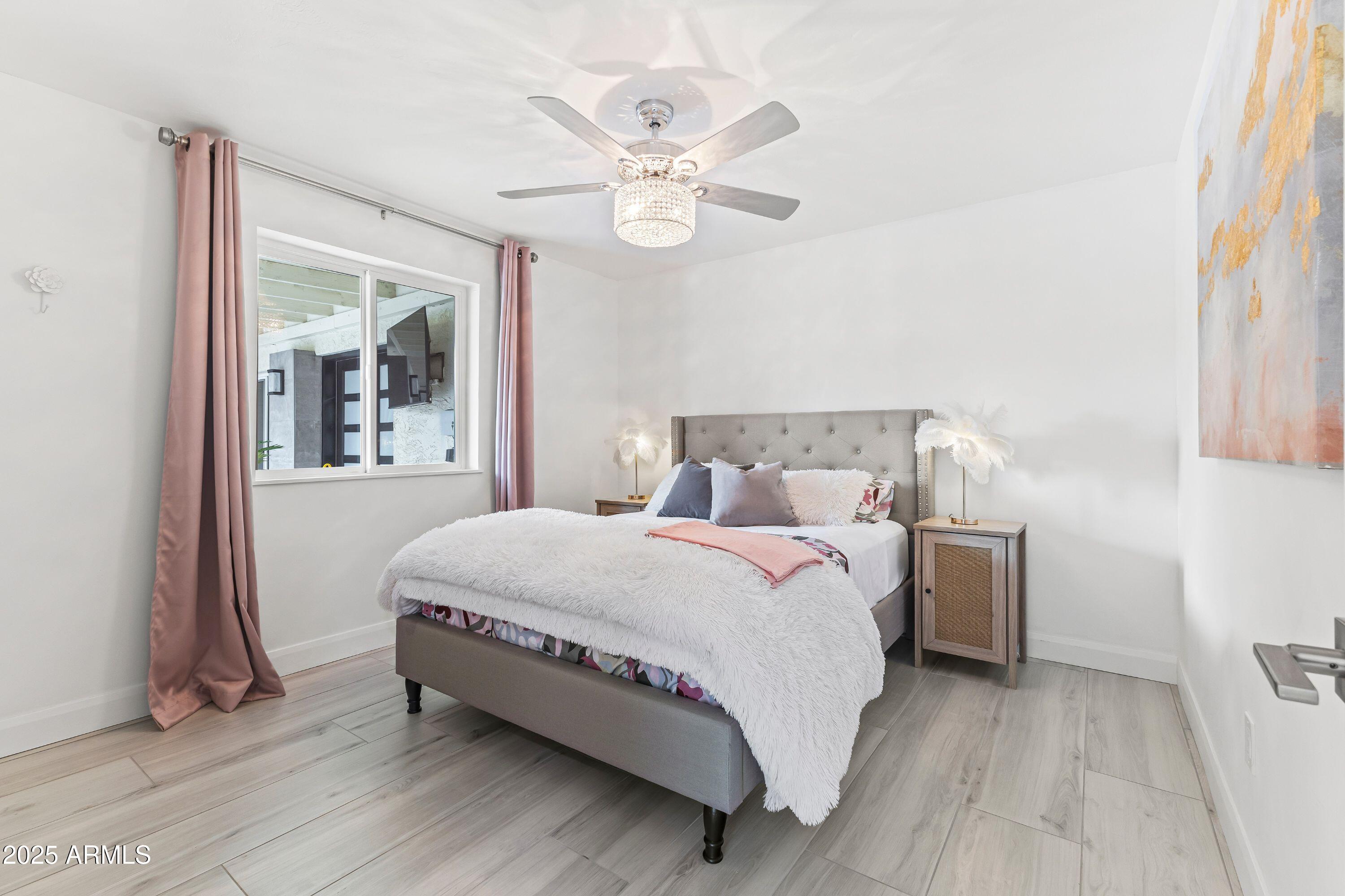 7258 E LOMA Lane