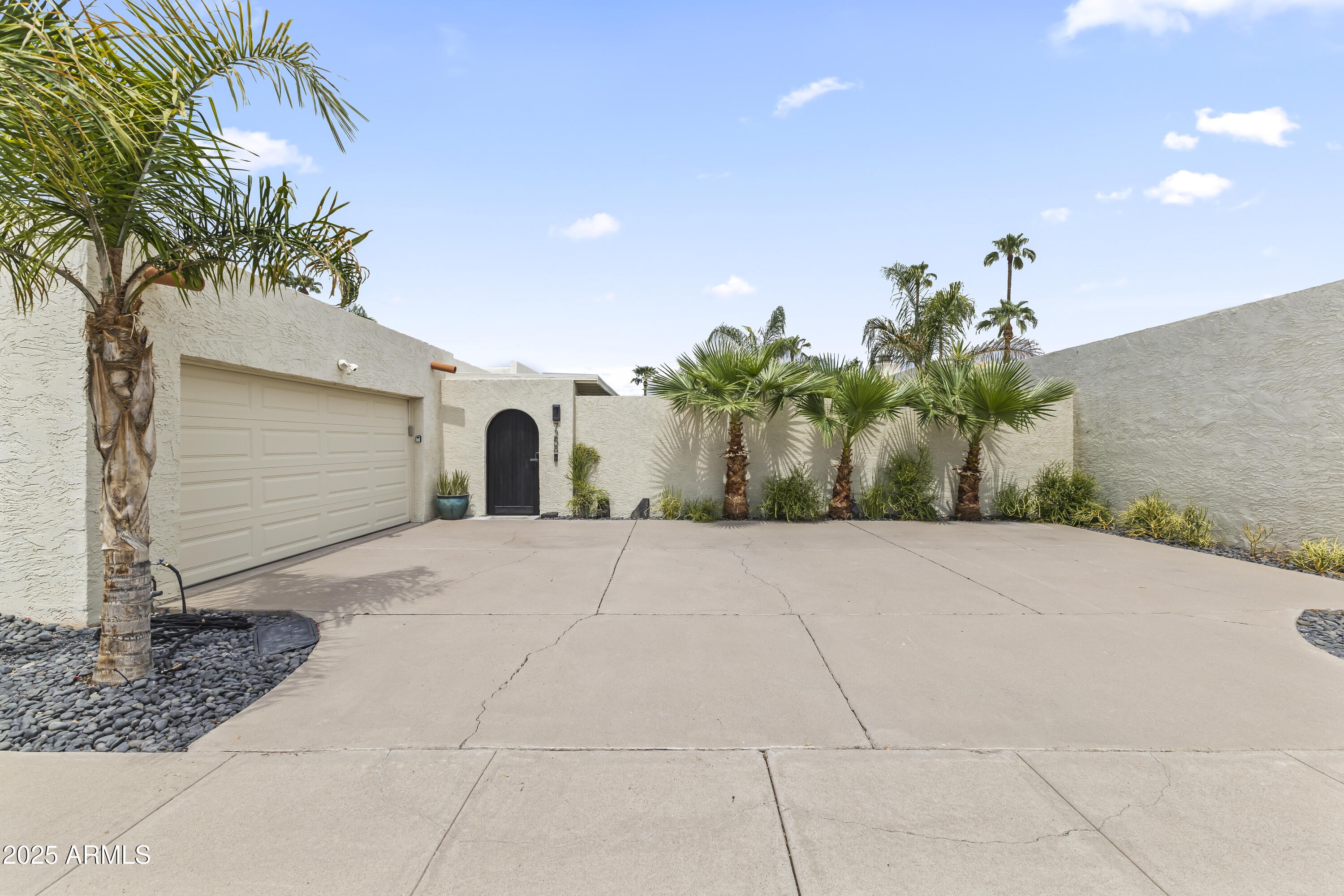 7258 E LOMA Lane
