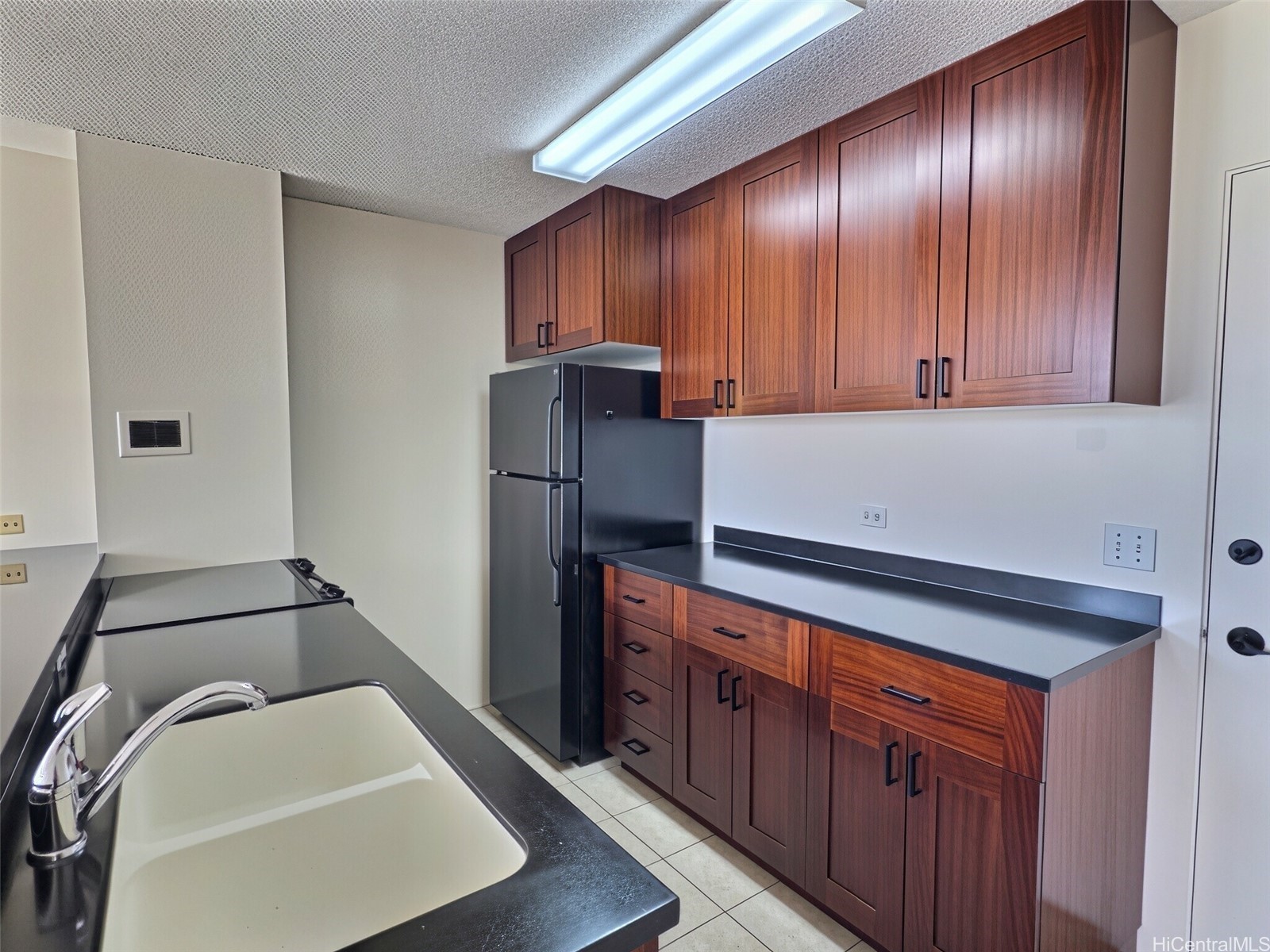 1050 Kinau Street 807
