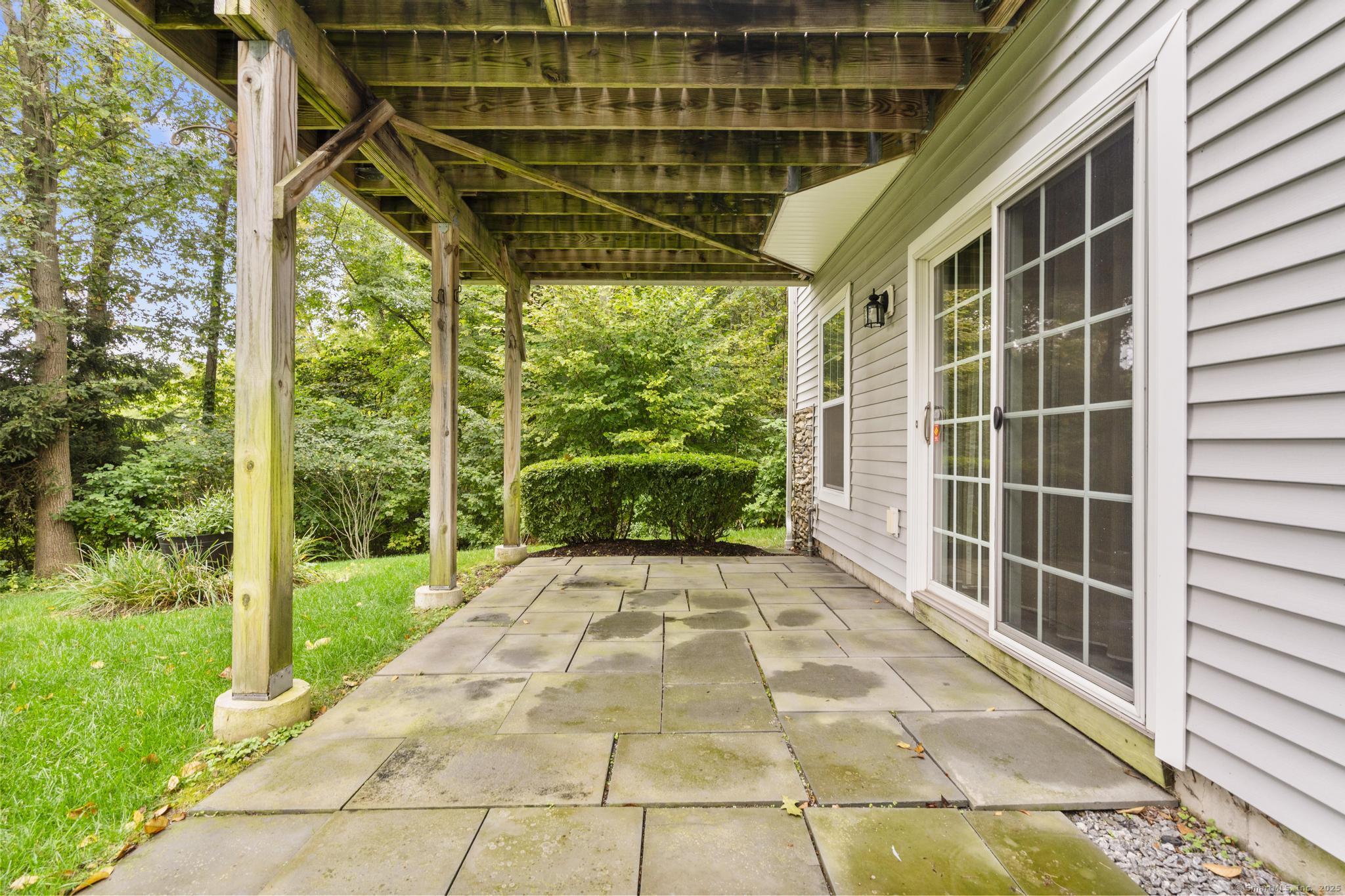 560 River Road APT 1