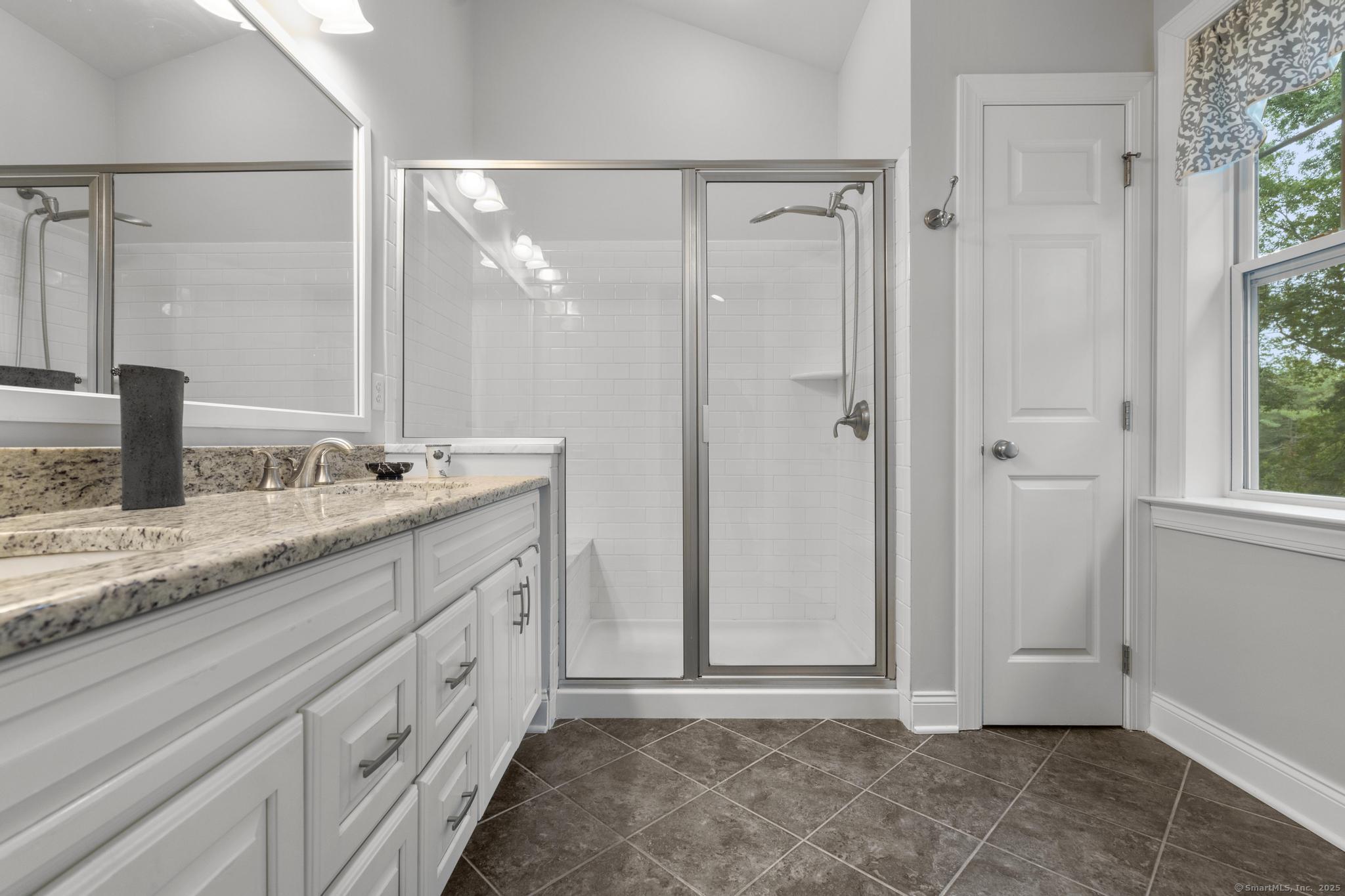 560 River Road APT 1
