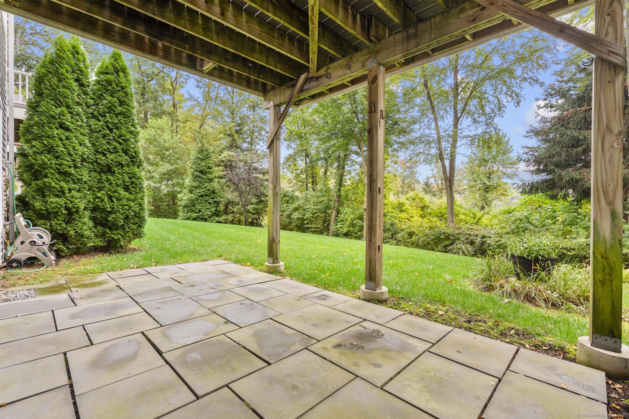 560 River Road APT 1