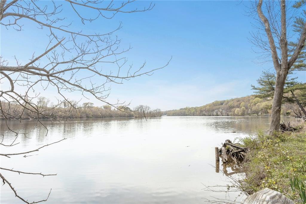 560 River Road APT 1