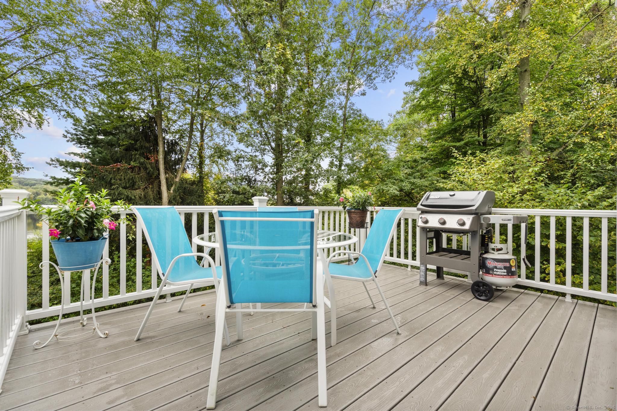 560 River Road APT 1