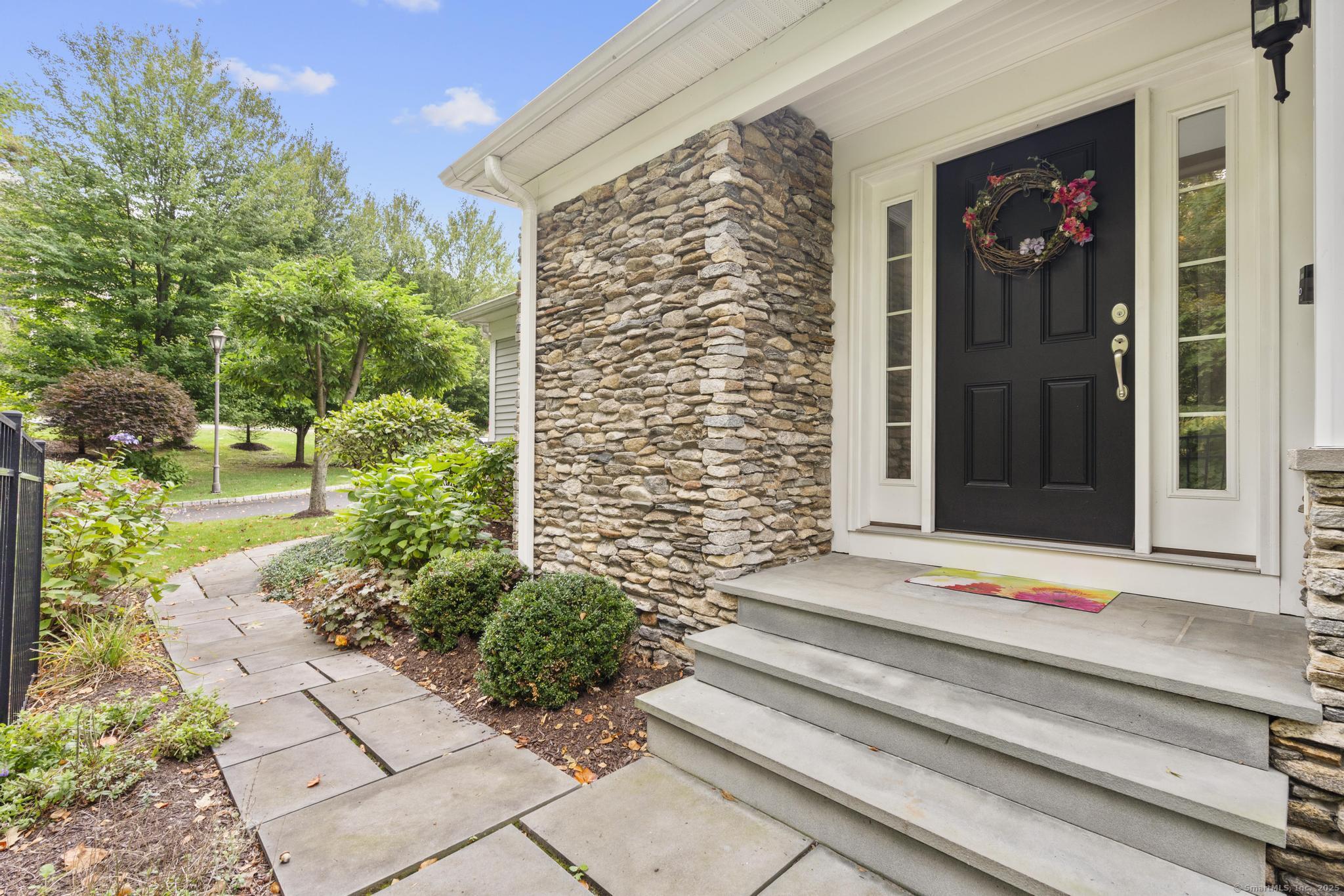 560 River Road APT 1