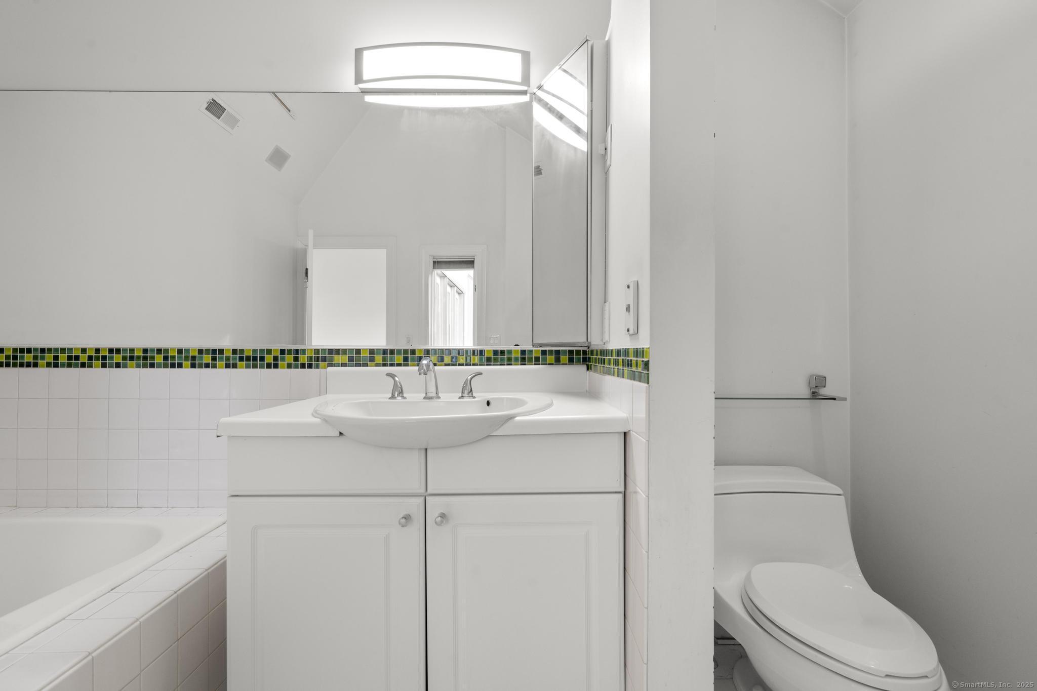 869 Orange Street APT 7W