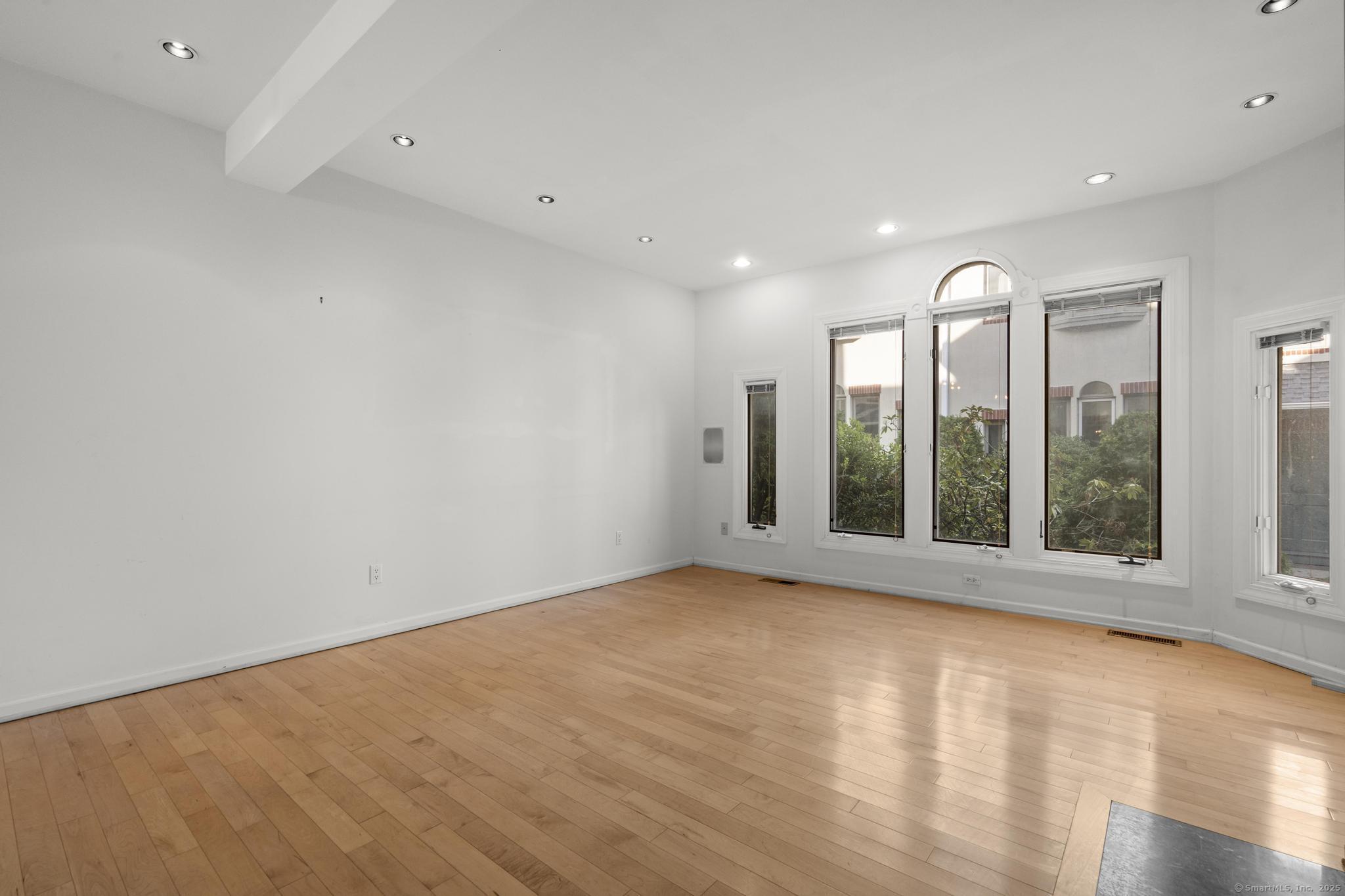 869 Orange Street APT 7W