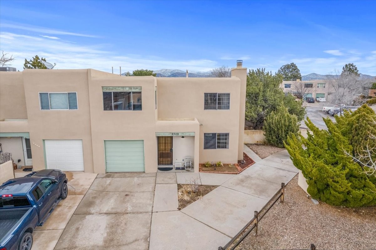 2709 Calle Serena