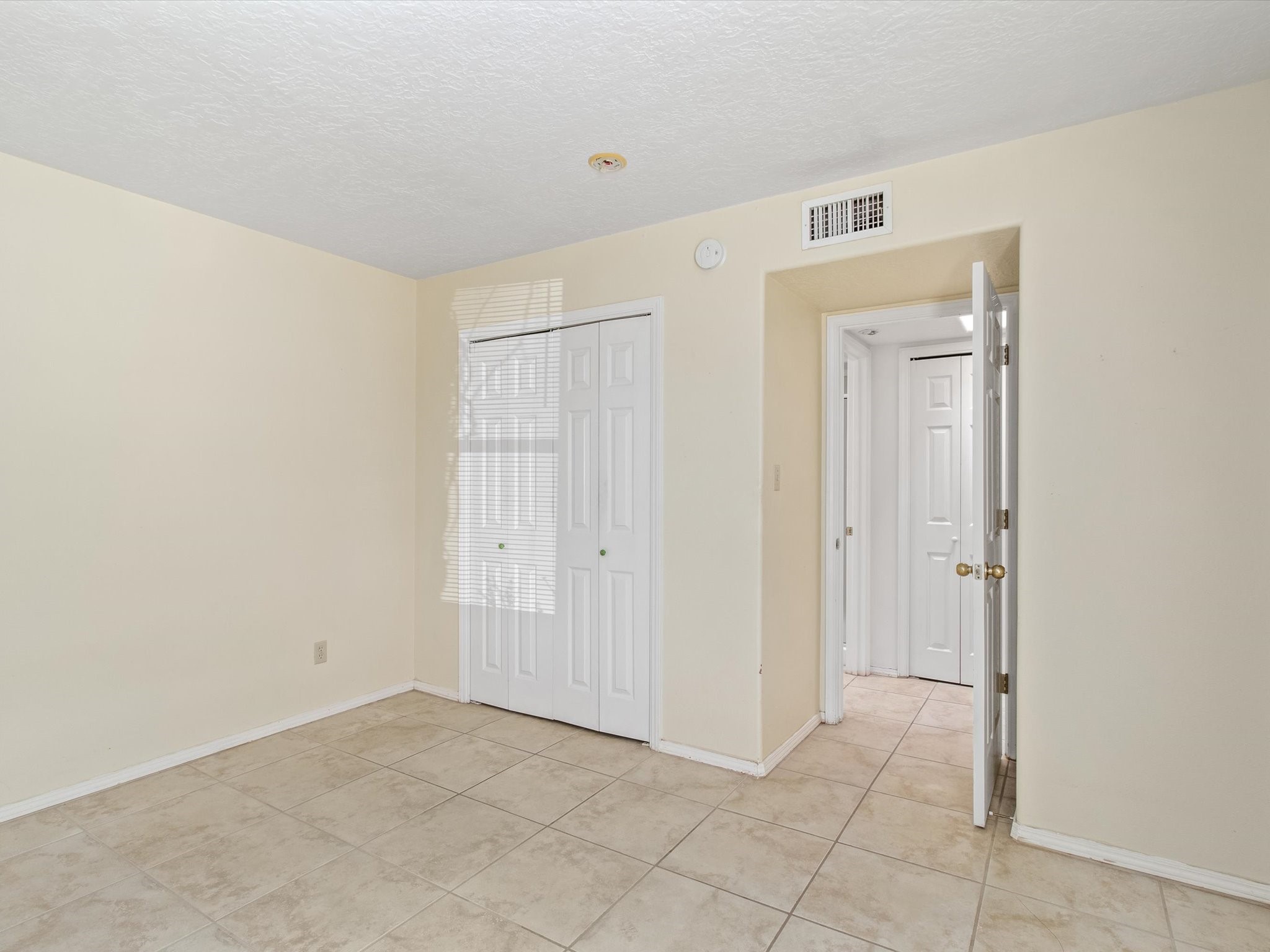 1021 Avenida Linda