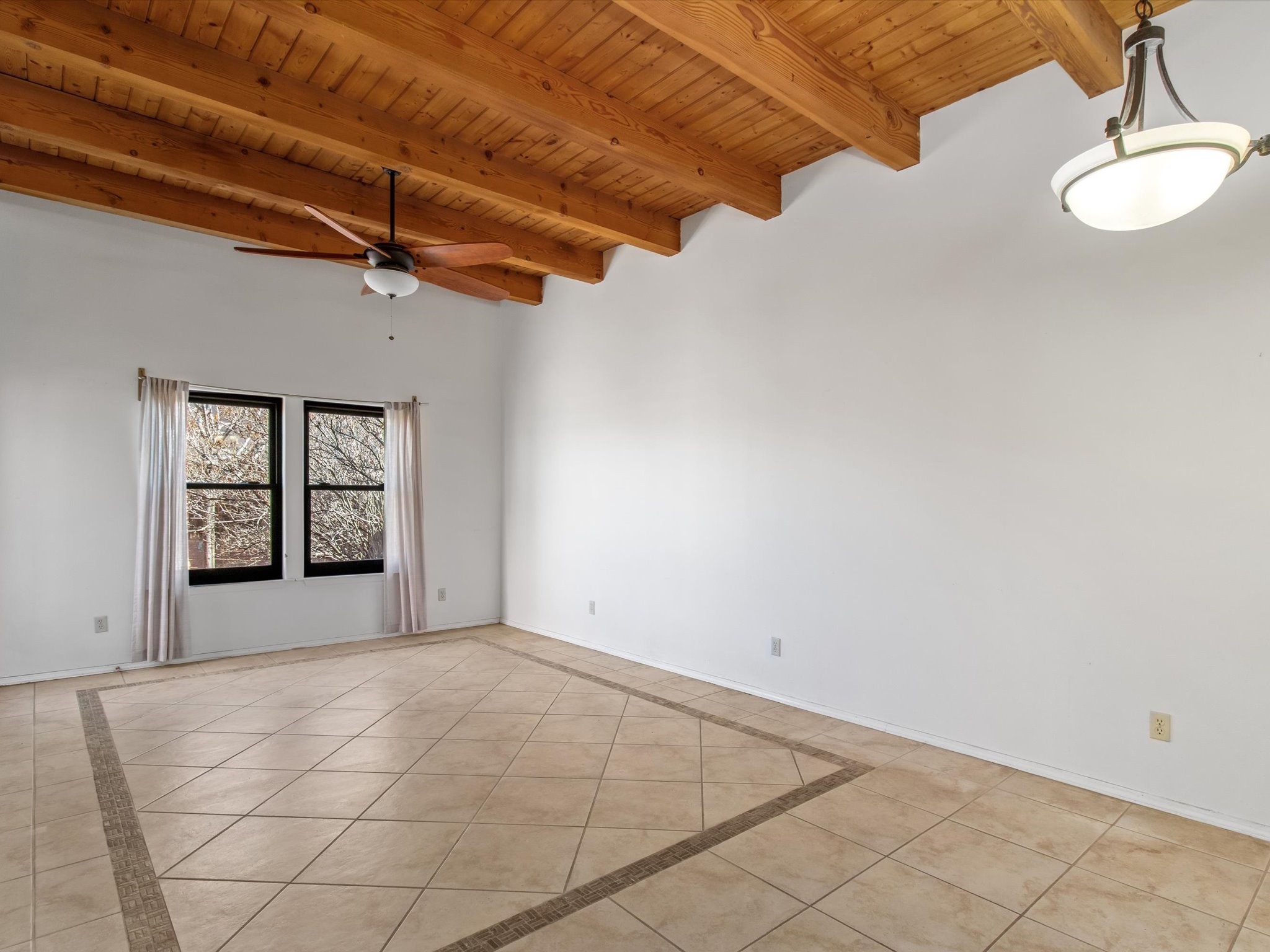 1021 Avenida Linda