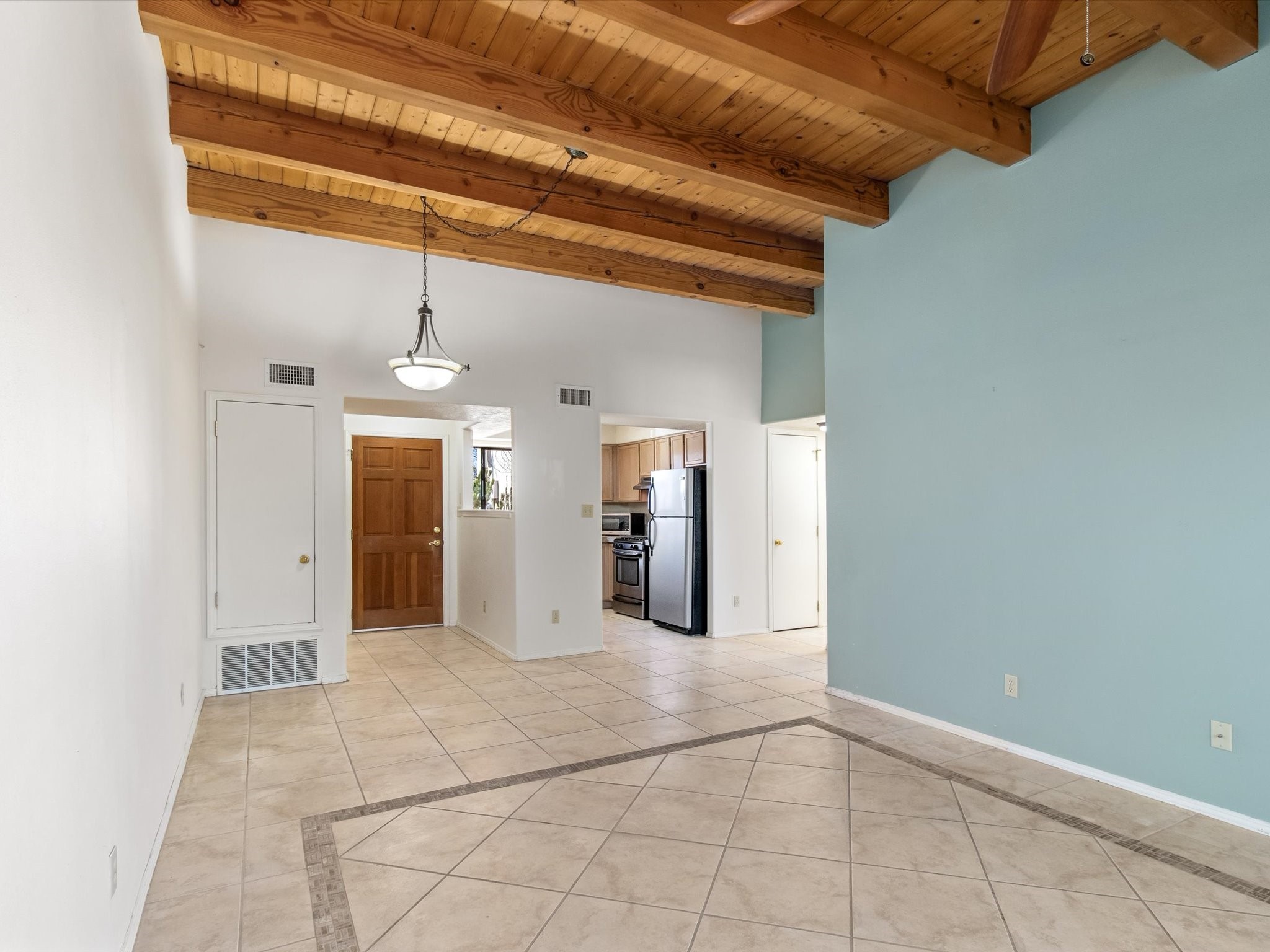 1021 Avenida Linda