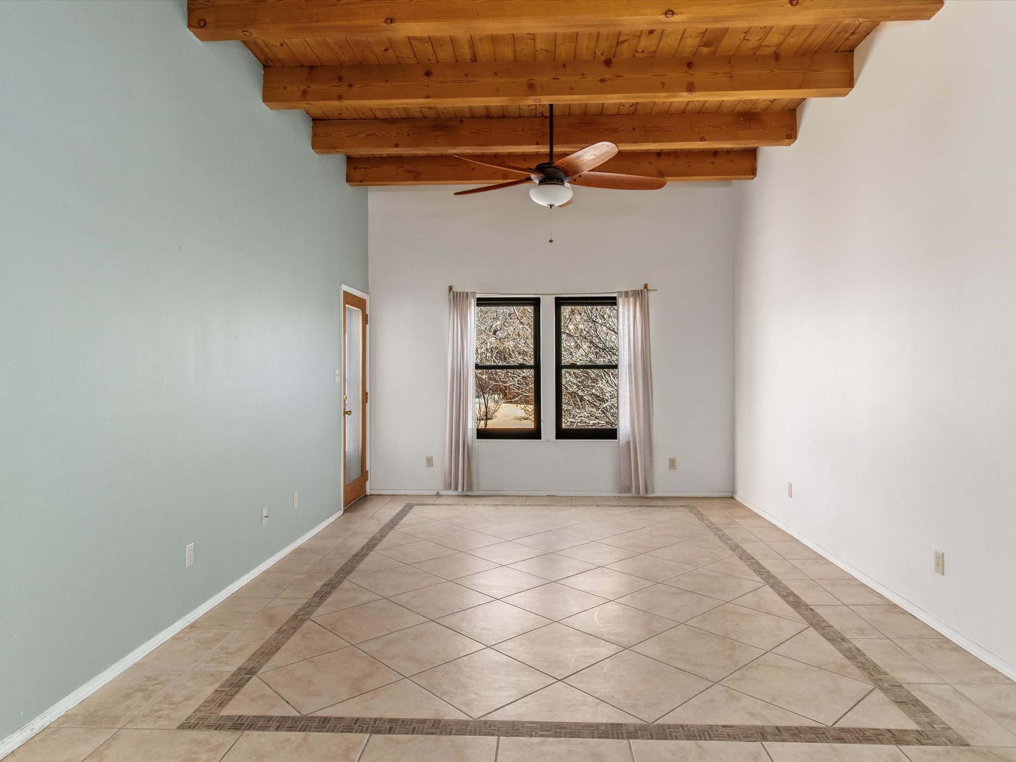 1021 Avenida Linda