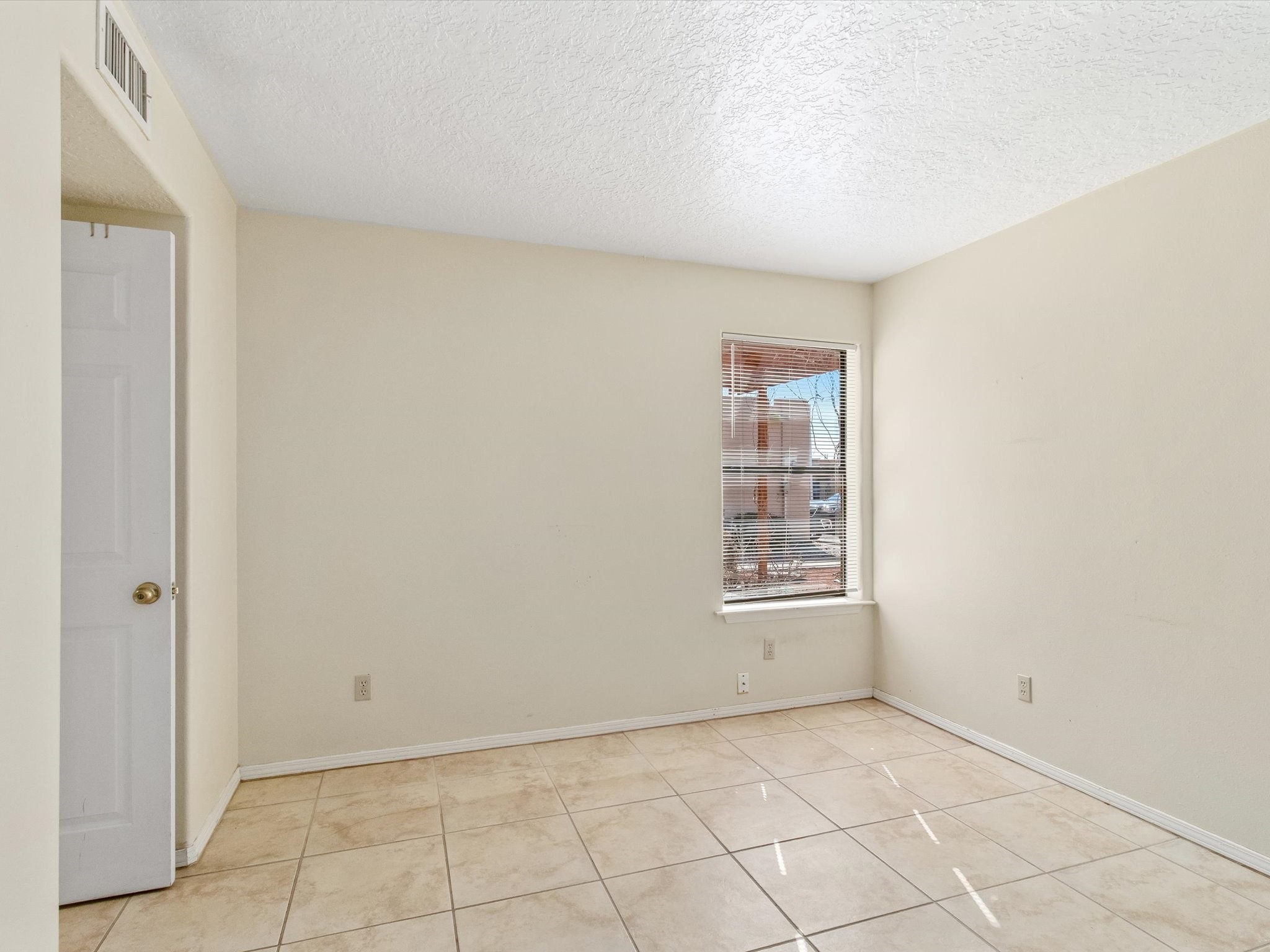 1021 Avenida Linda