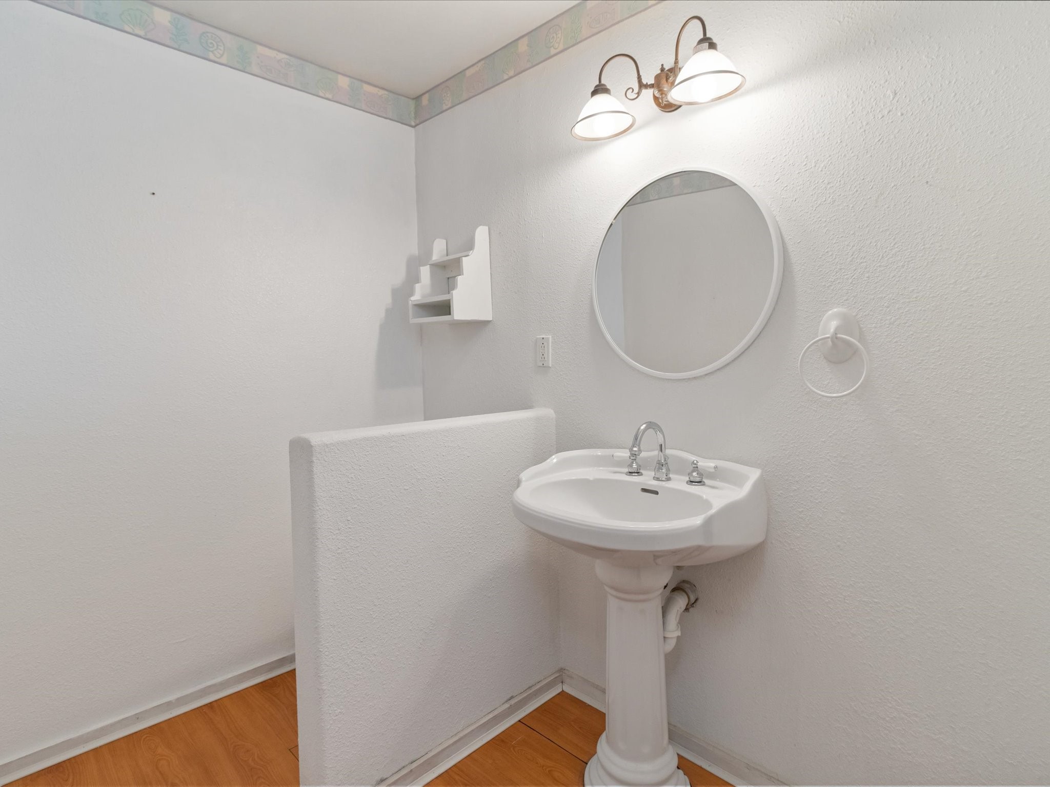 902 Calle Loma