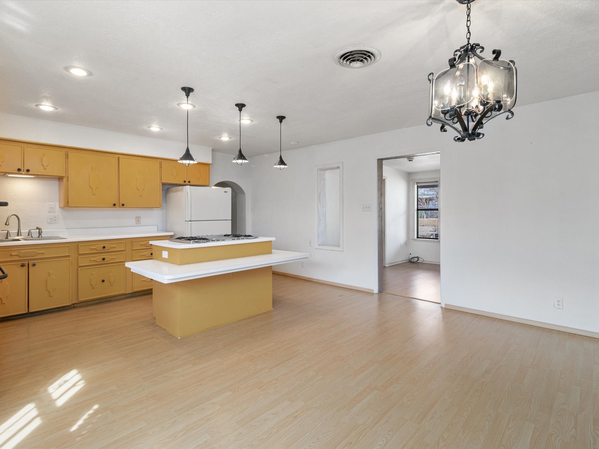 902 Calle Loma