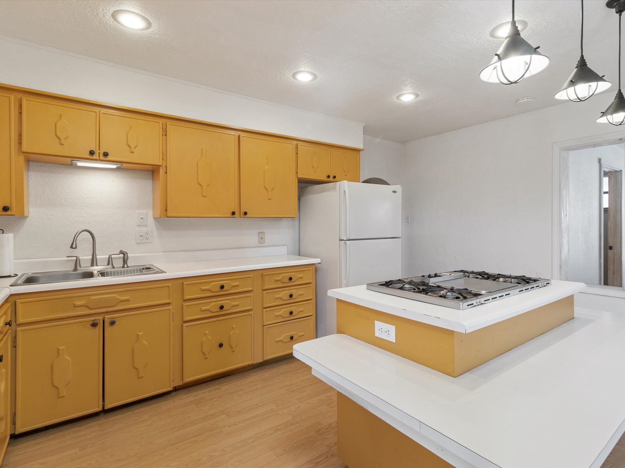 902 Calle Loma