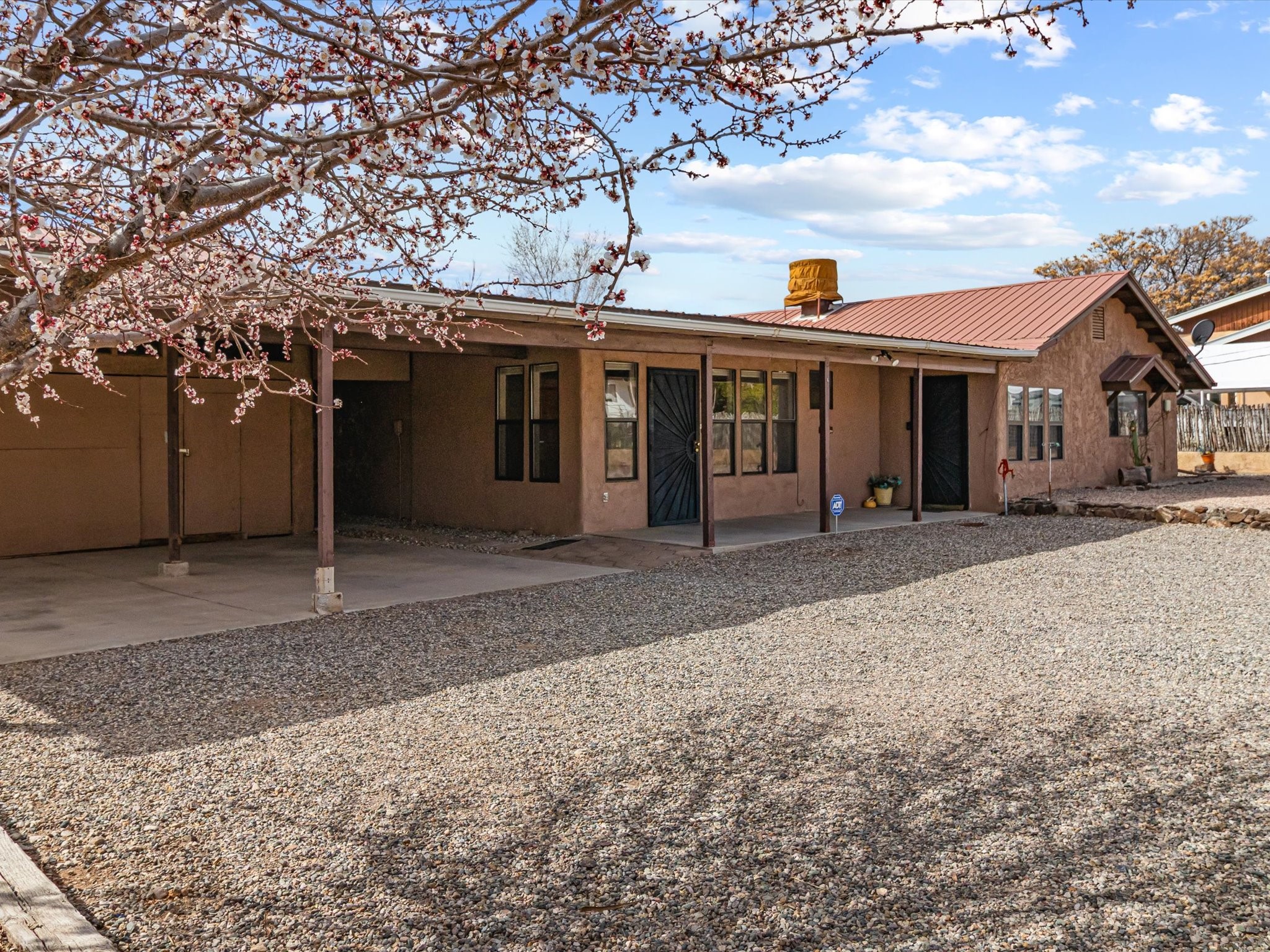 902 Calle Loma