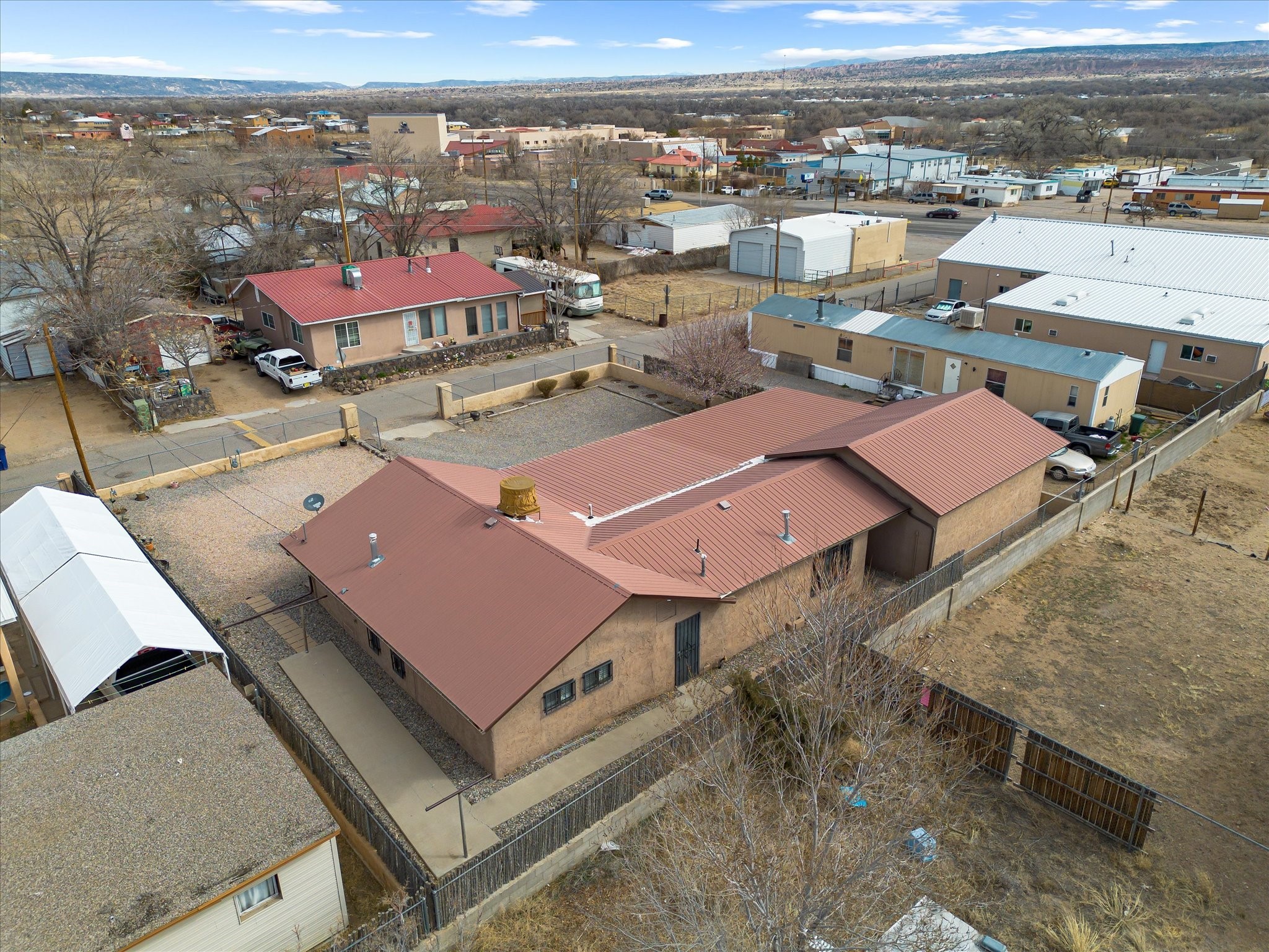 902 Calle Loma