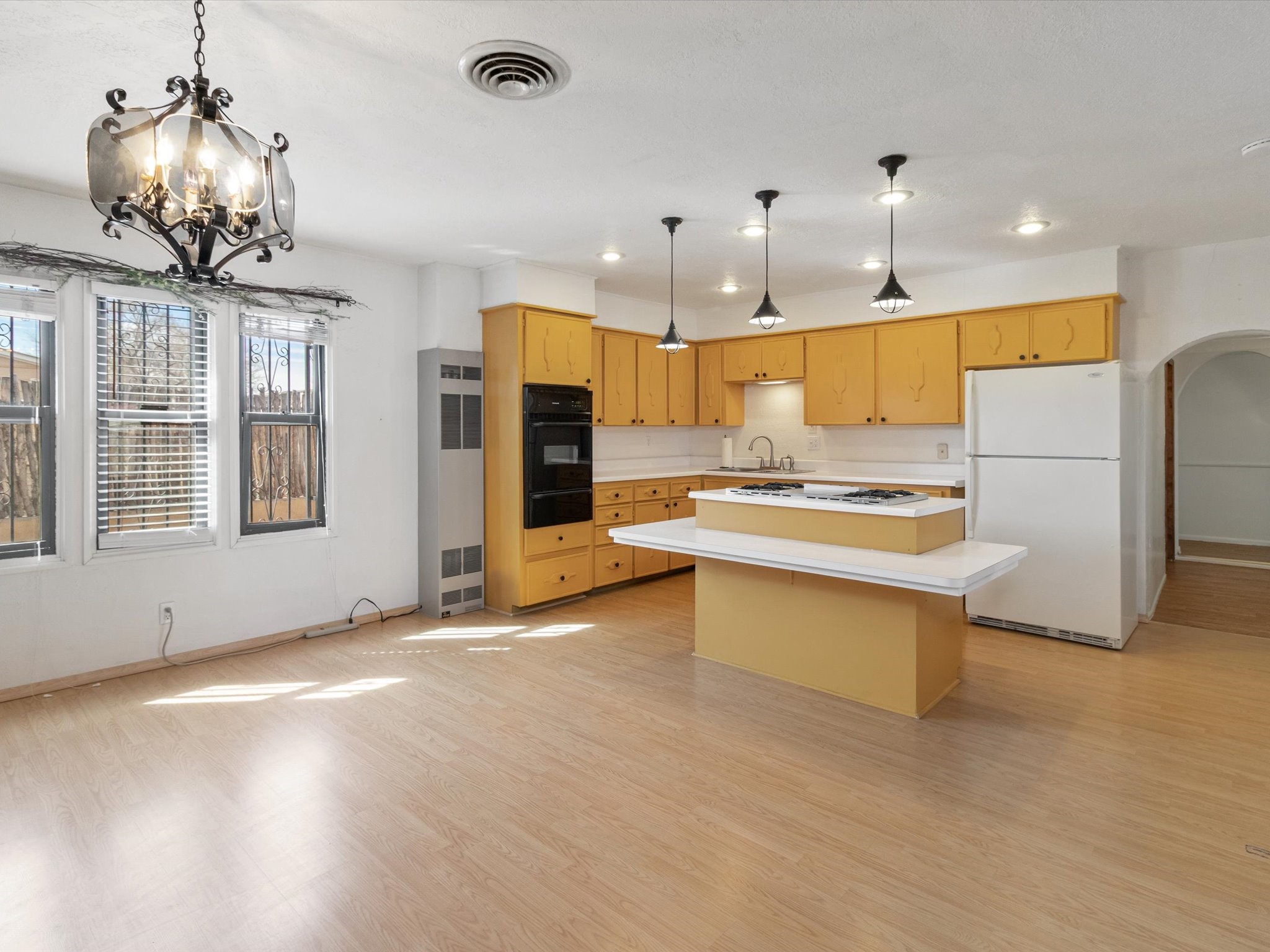 902 Calle Loma