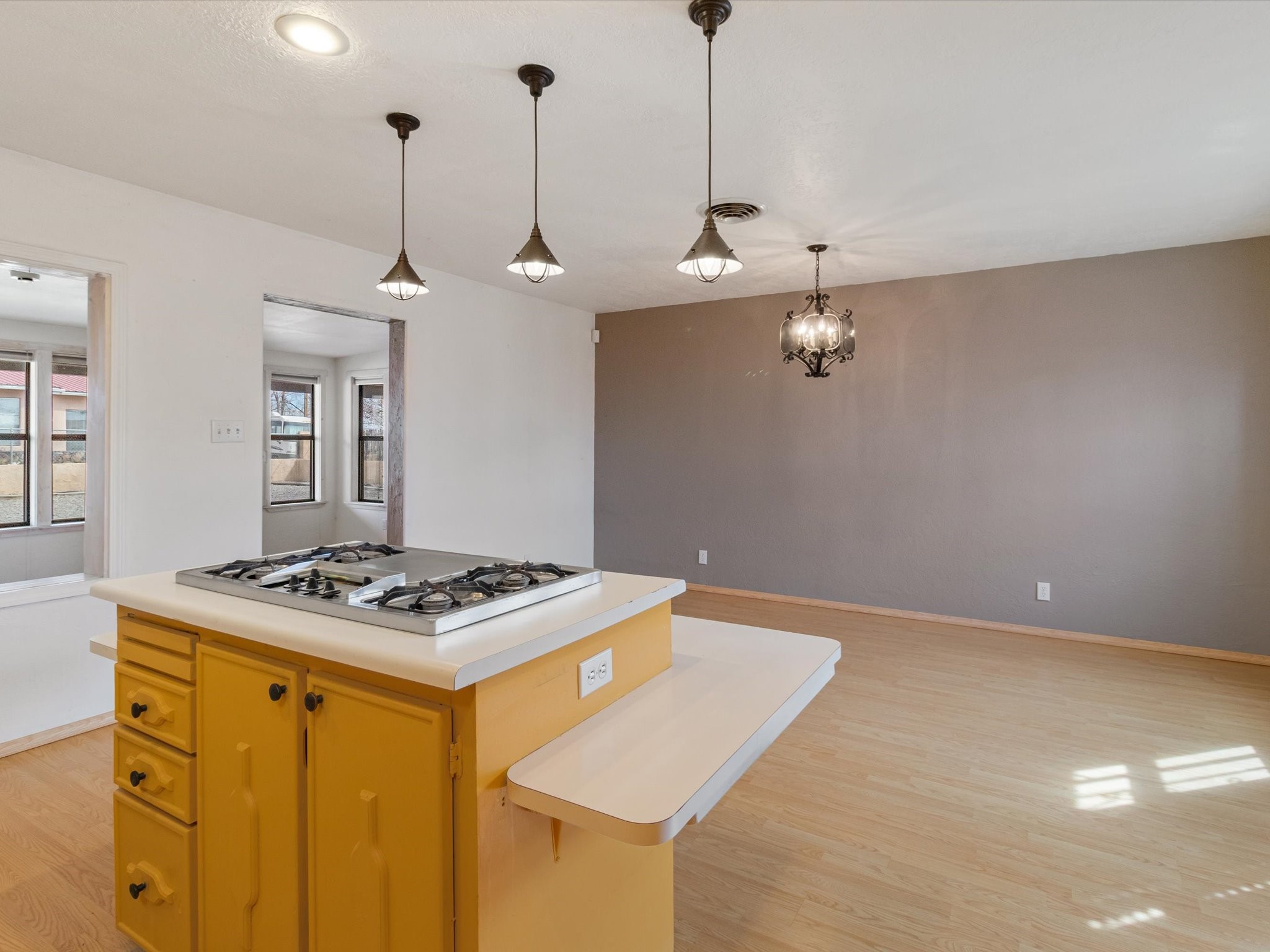 902 Calle Loma