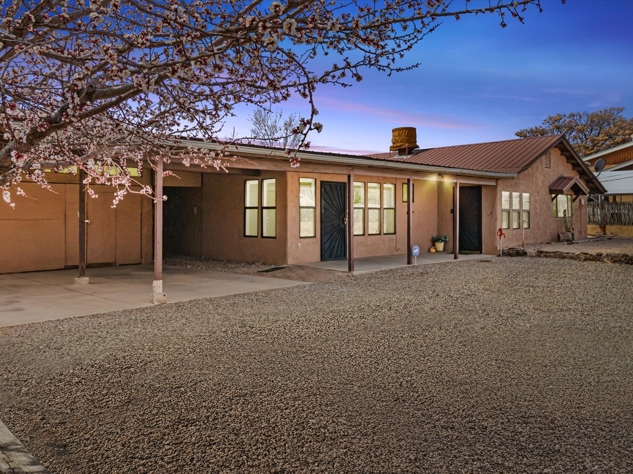 902 Calle Loma