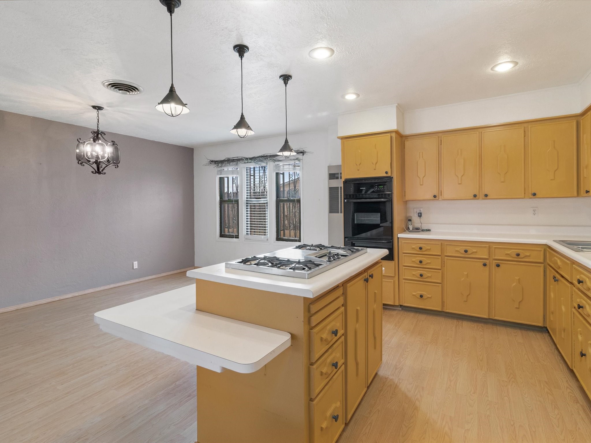 902 Calle Loma