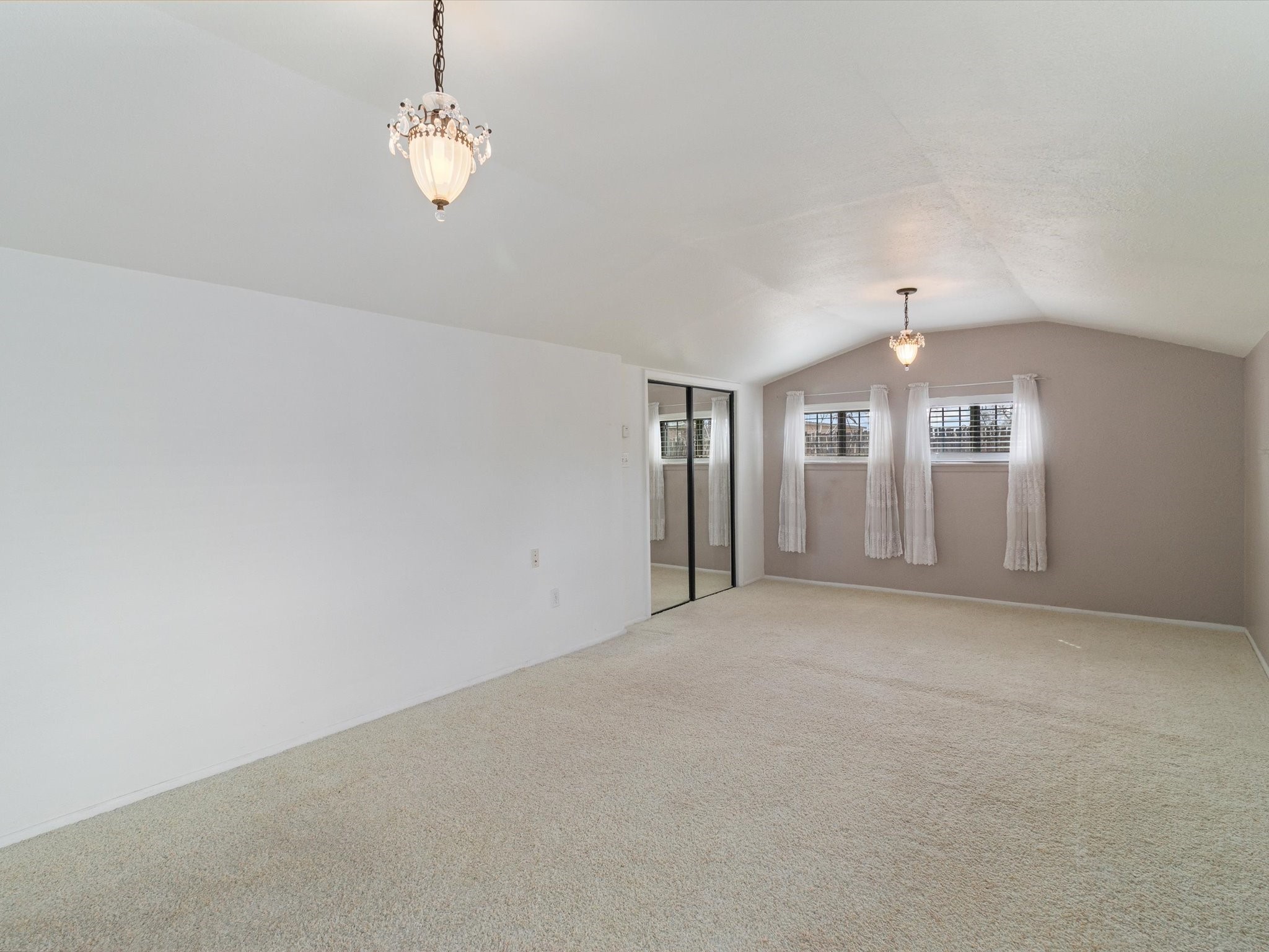 902 Calle Loma