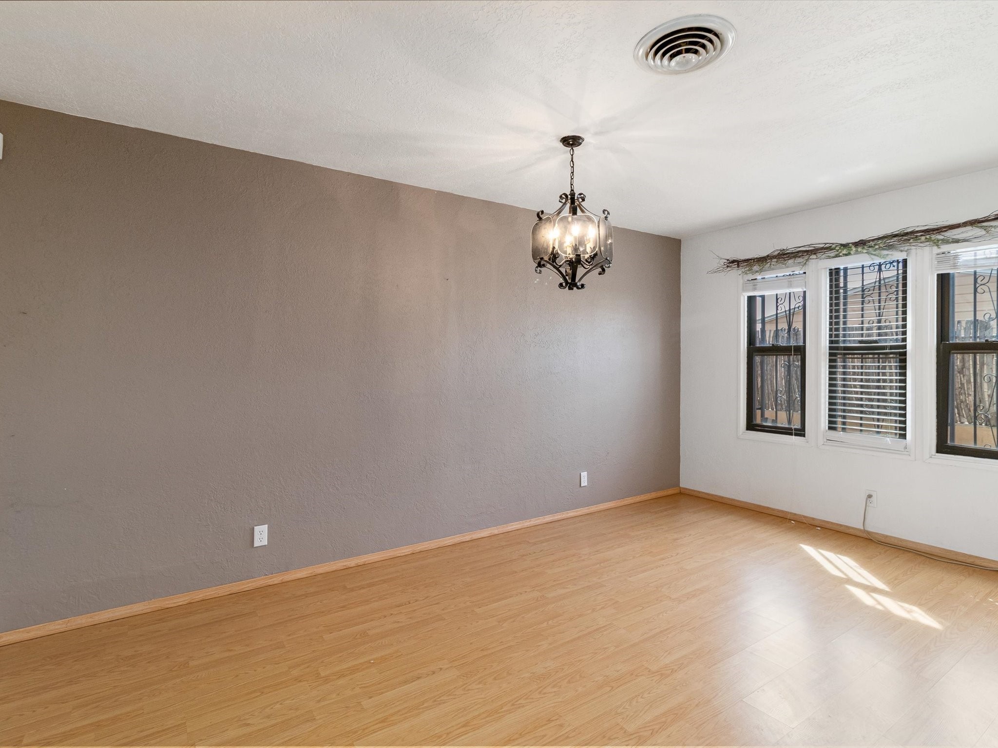 902 Calle Loma
