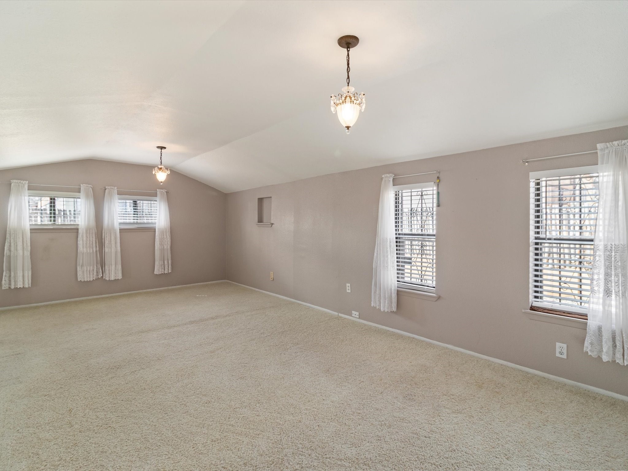 902 Calle Loma