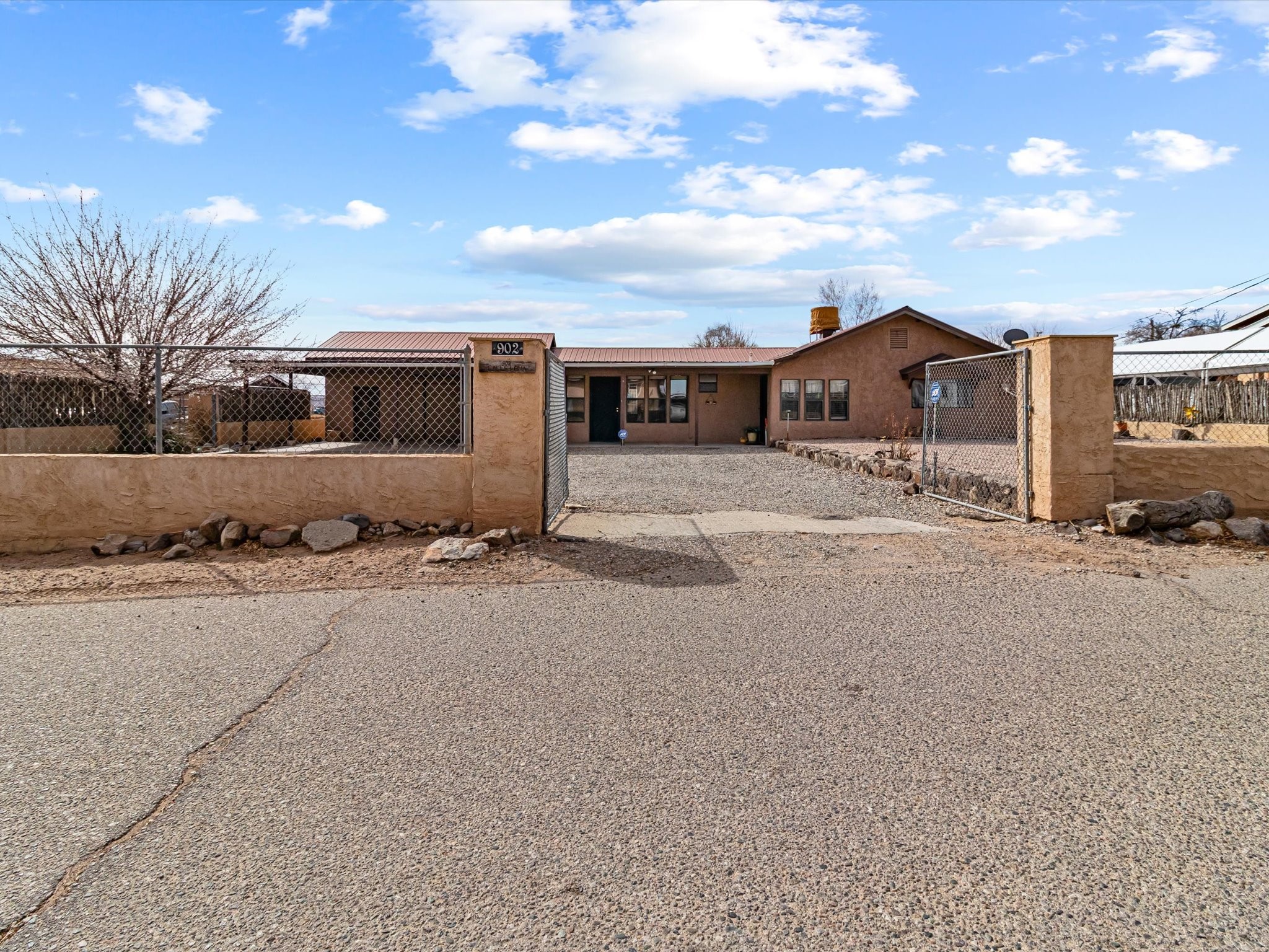 902 Calle Loma