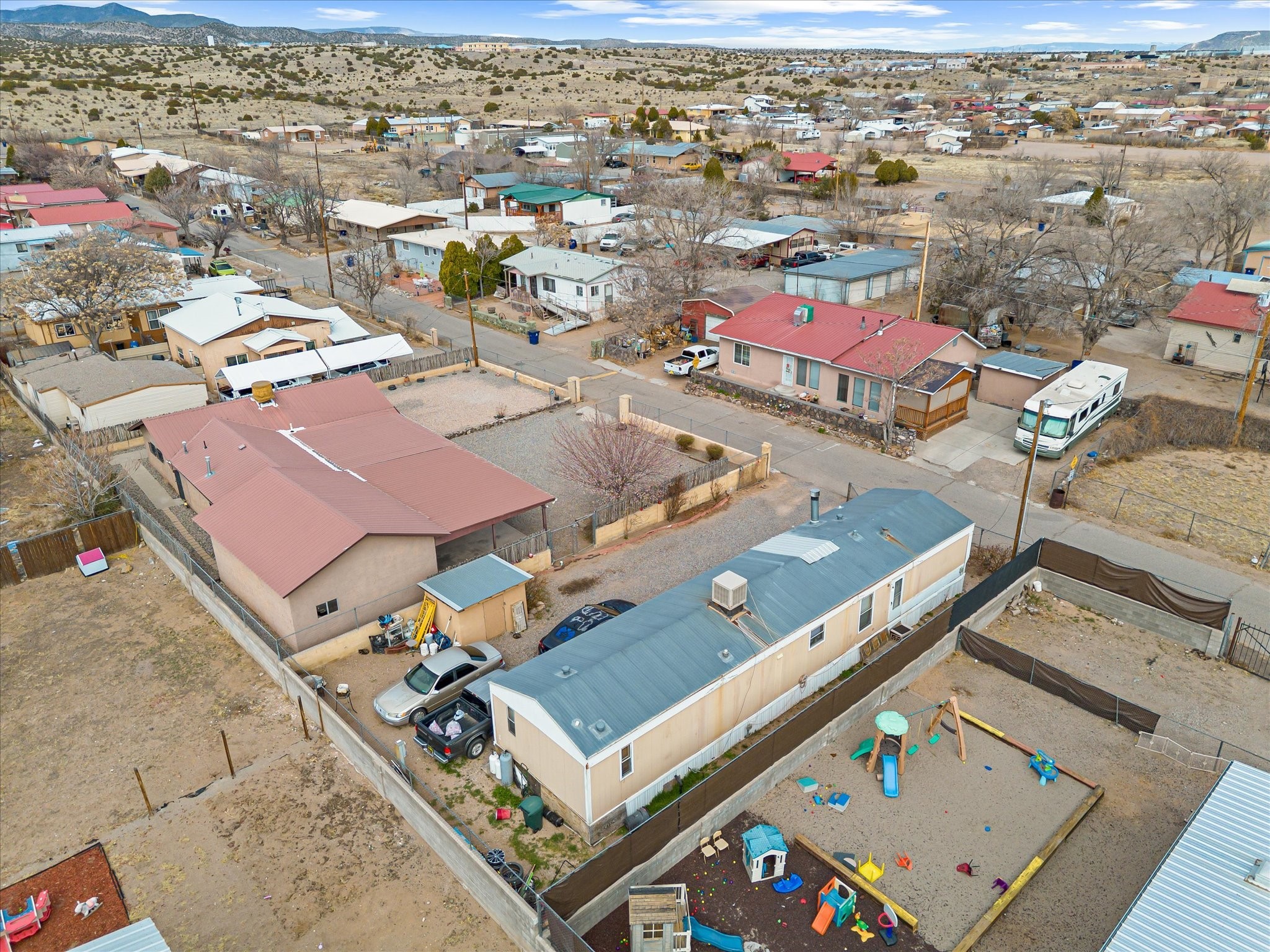 900 Calle Loma