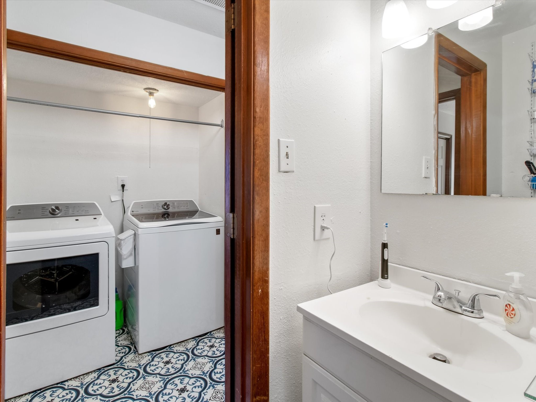 2730 Calle Anna Jean D